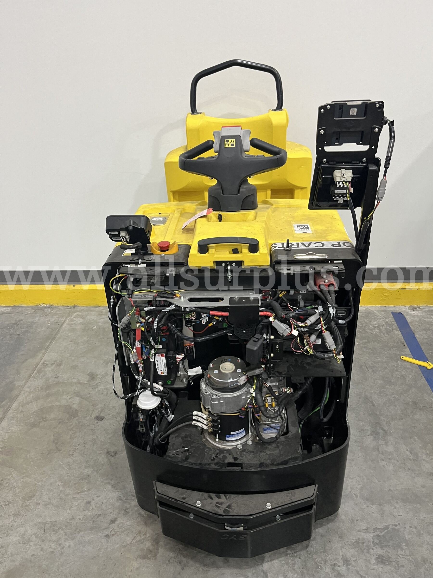 2021 Hyster LO5.0T Electric Ride-On Tow Tractor Hyster LO5.0T Government Surplus Auction - Photo #3