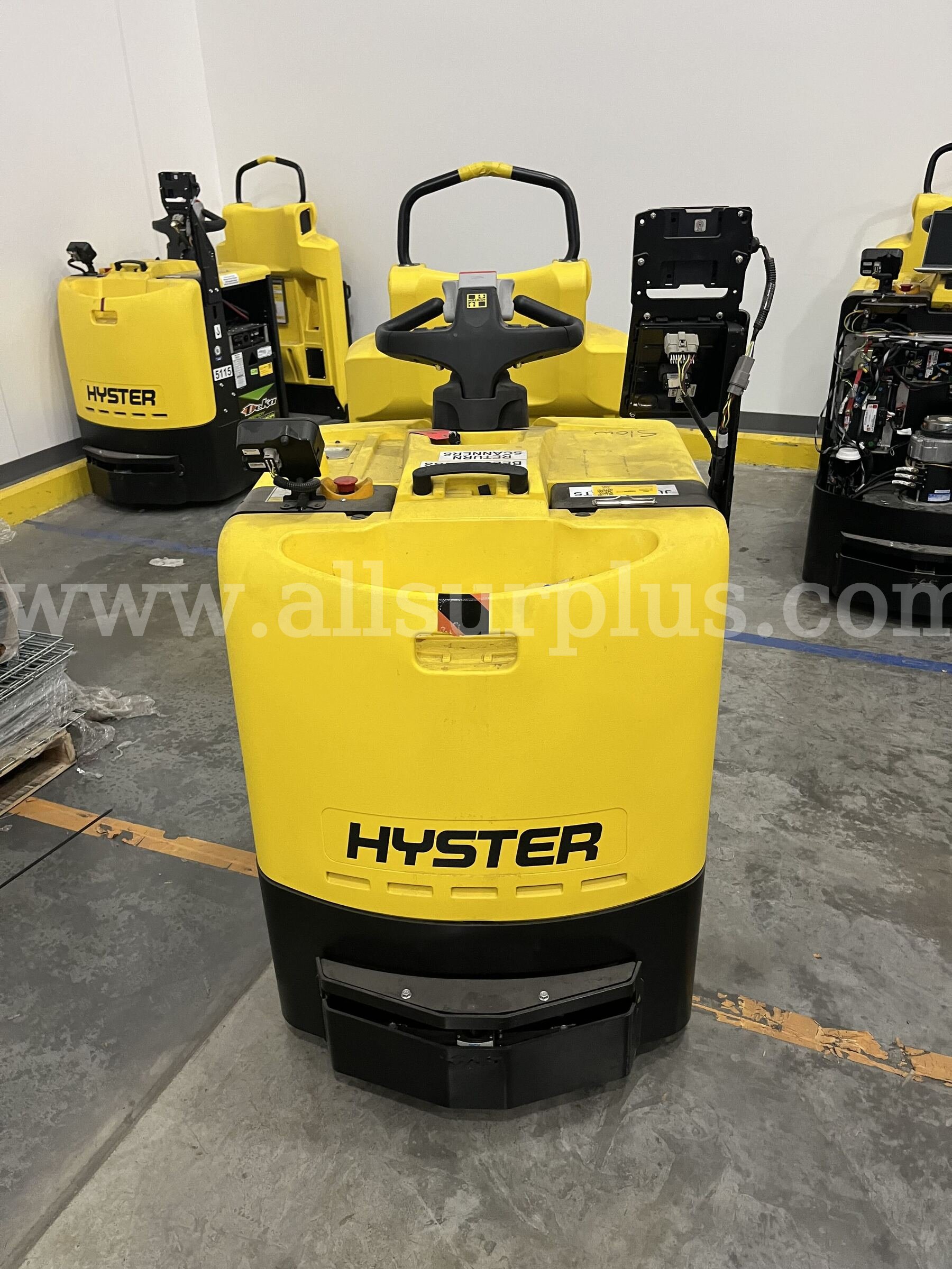 2021 Hyster LO5.0T Electric Ride-On Tow Tractor Hyster LO5.0T Government Surplus Auction - Photo #2