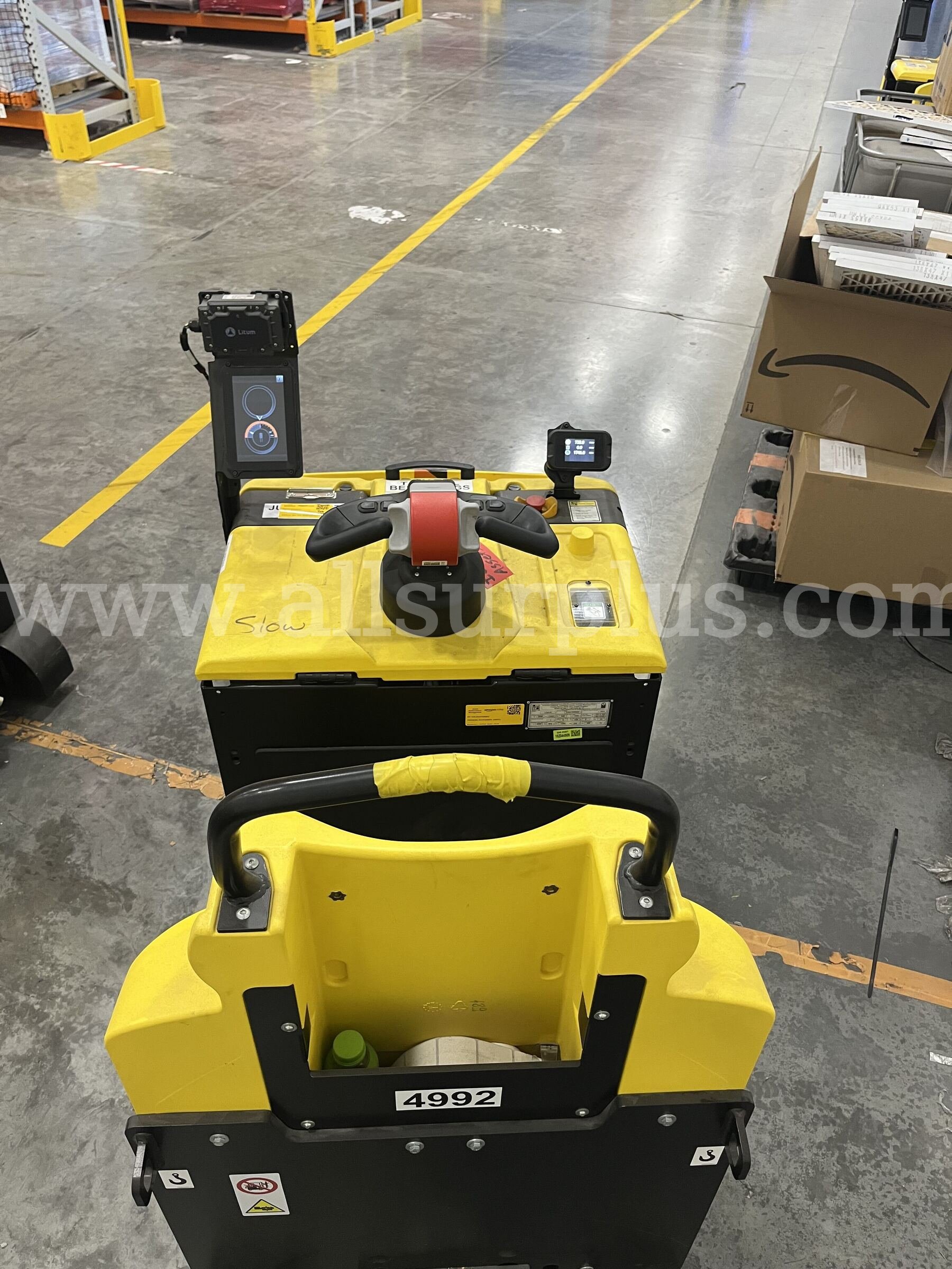 2021 Hyster LO5.0T Electric Ride-On Tow Tractor Hyster LO5.0T Government Surplus Auction - Photo #5