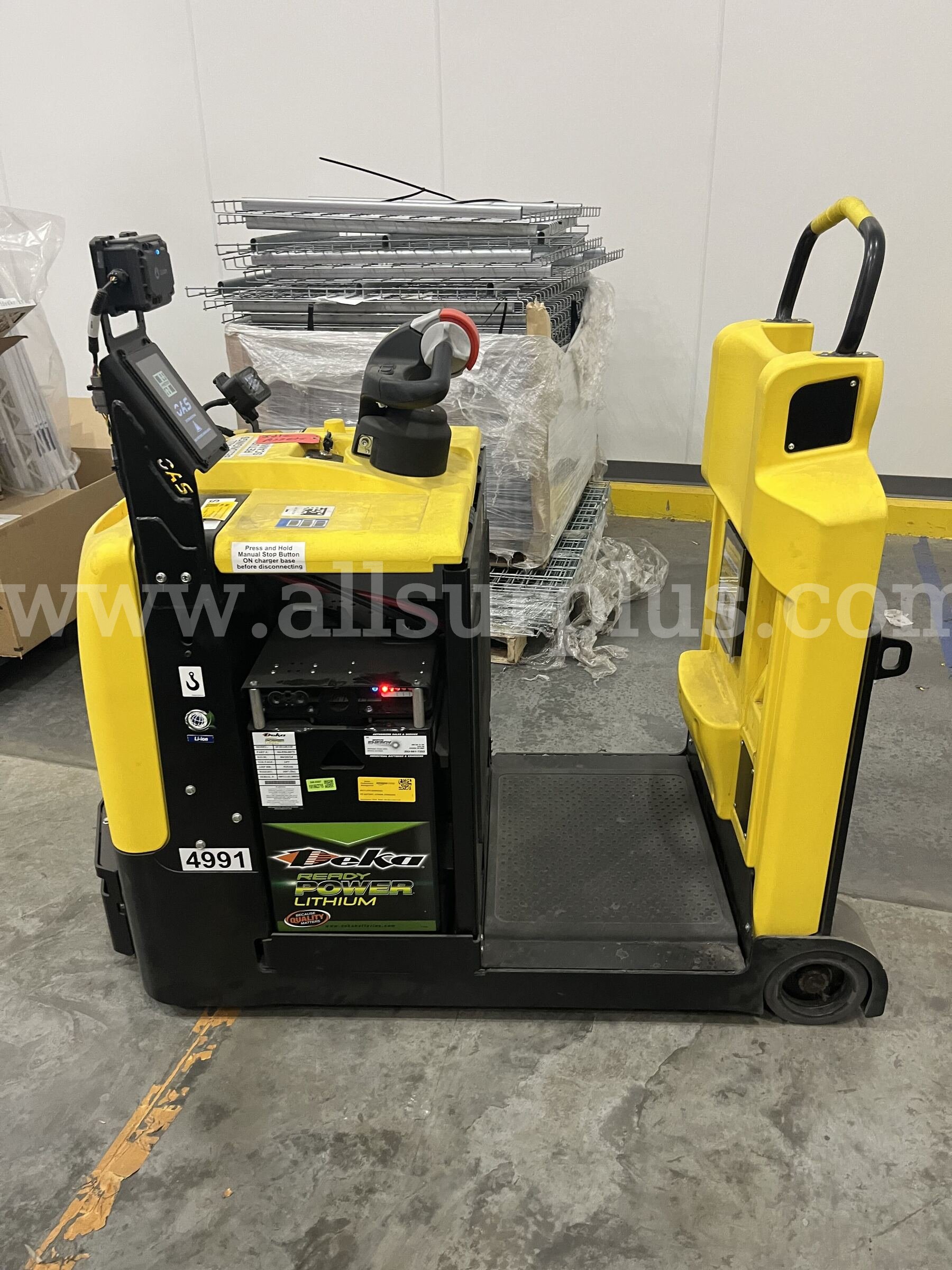 2021 Hyster LO5.0T Electric Ride-On Tow Tractor
