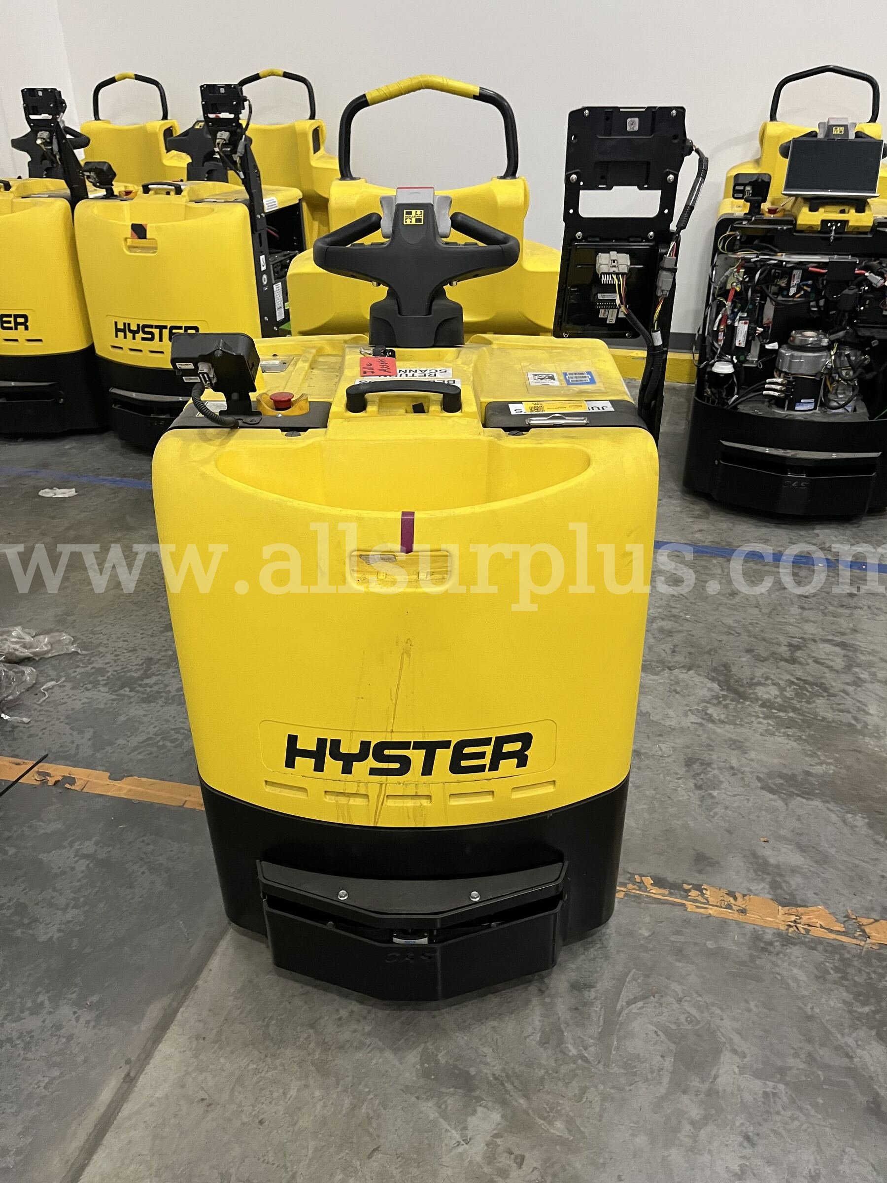 2021 Hyster LO5.0T Electric Ride-On Tow Tractor Hyster LO5.0T Government Surplus Auction - Photo #2