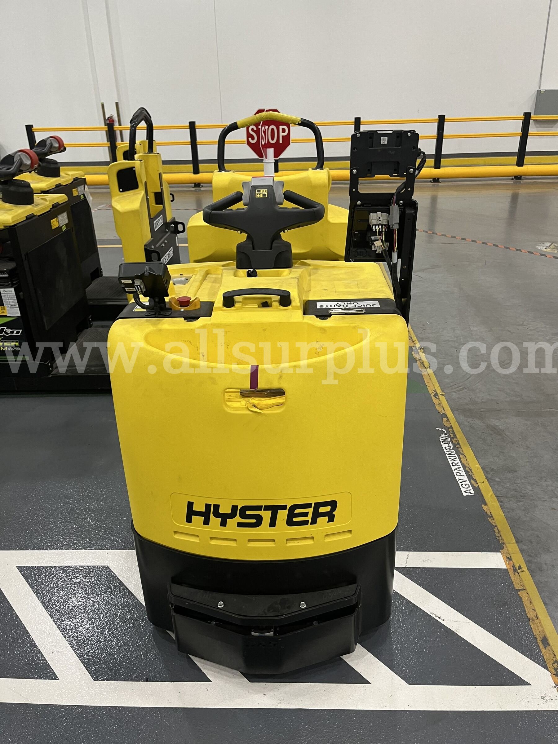 2021 Hyster LO5.0T Electric Ride-On Tow Tractor Hyster LO5.0T Government Surplus Auction - Photo #2