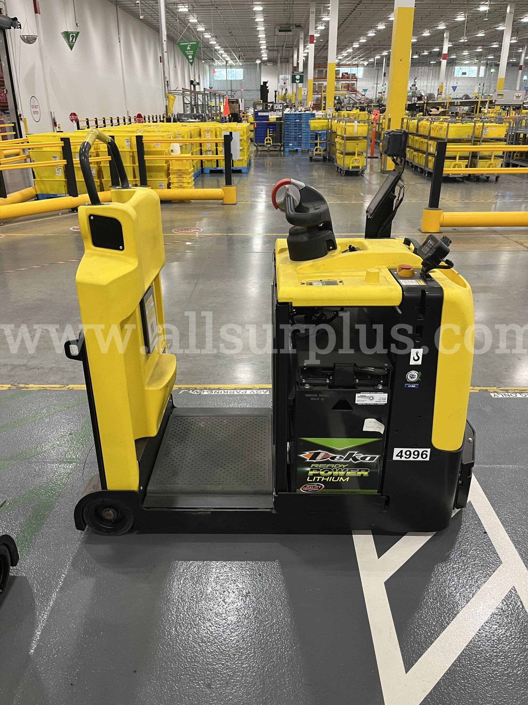 2021 Hyster LO5.0T Electric Ride-On Tow Tractor Hyster LO5.0T Government Surplus Auction - Photo #3