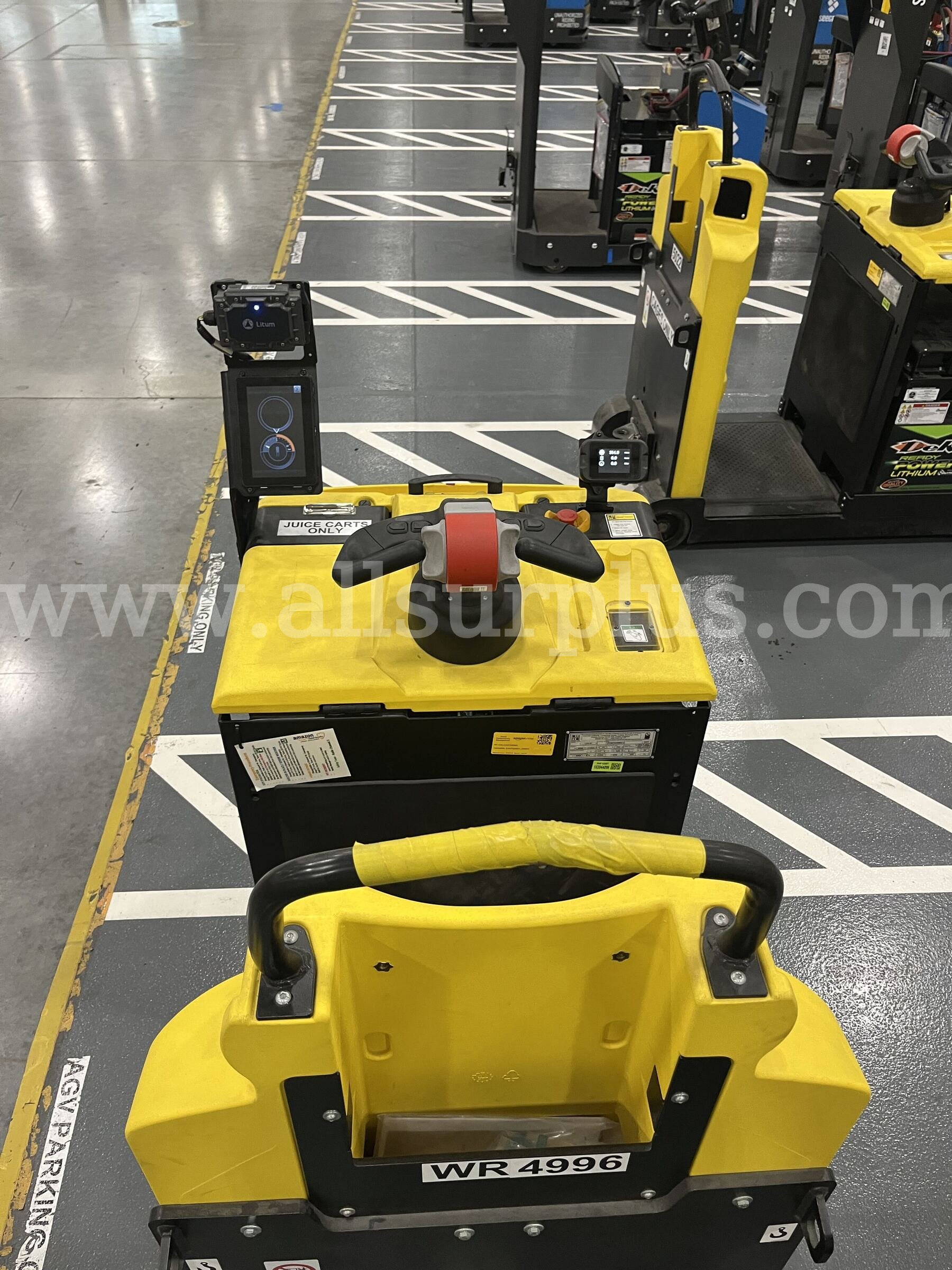 2021 Hyster LO5.0T Electric Ride-On Tow Tractor Hyster LO5.0T Government Surplus Auction - Photo #5