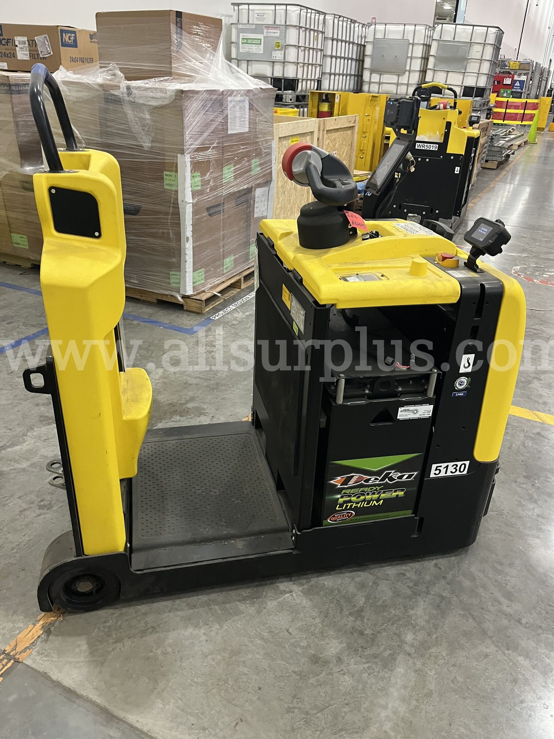 2021 Hyster LO5.0T Electric Ride-On Tow Tractor Hyster LO5.0T Government Surplus Auction - Photo #3