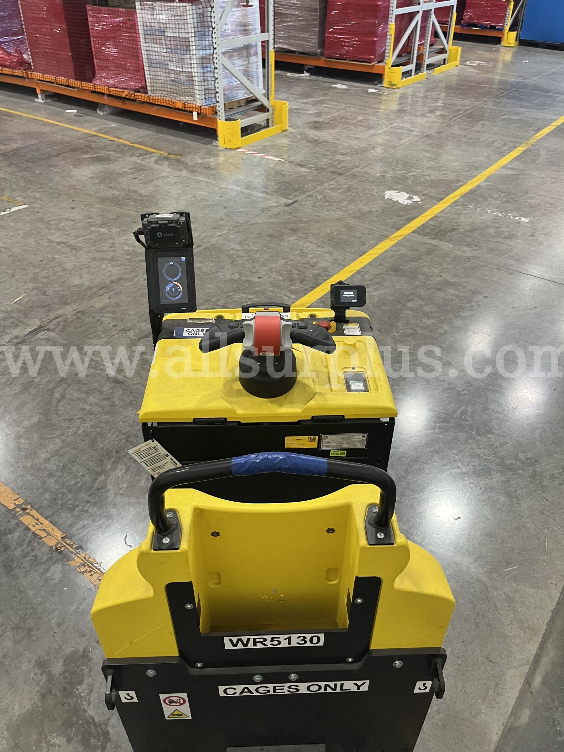 2021 Hyster LO5.0T Electric Ride-On Tow Tractor Hyster LO5.0T Government Surplus Auction - Photo #5