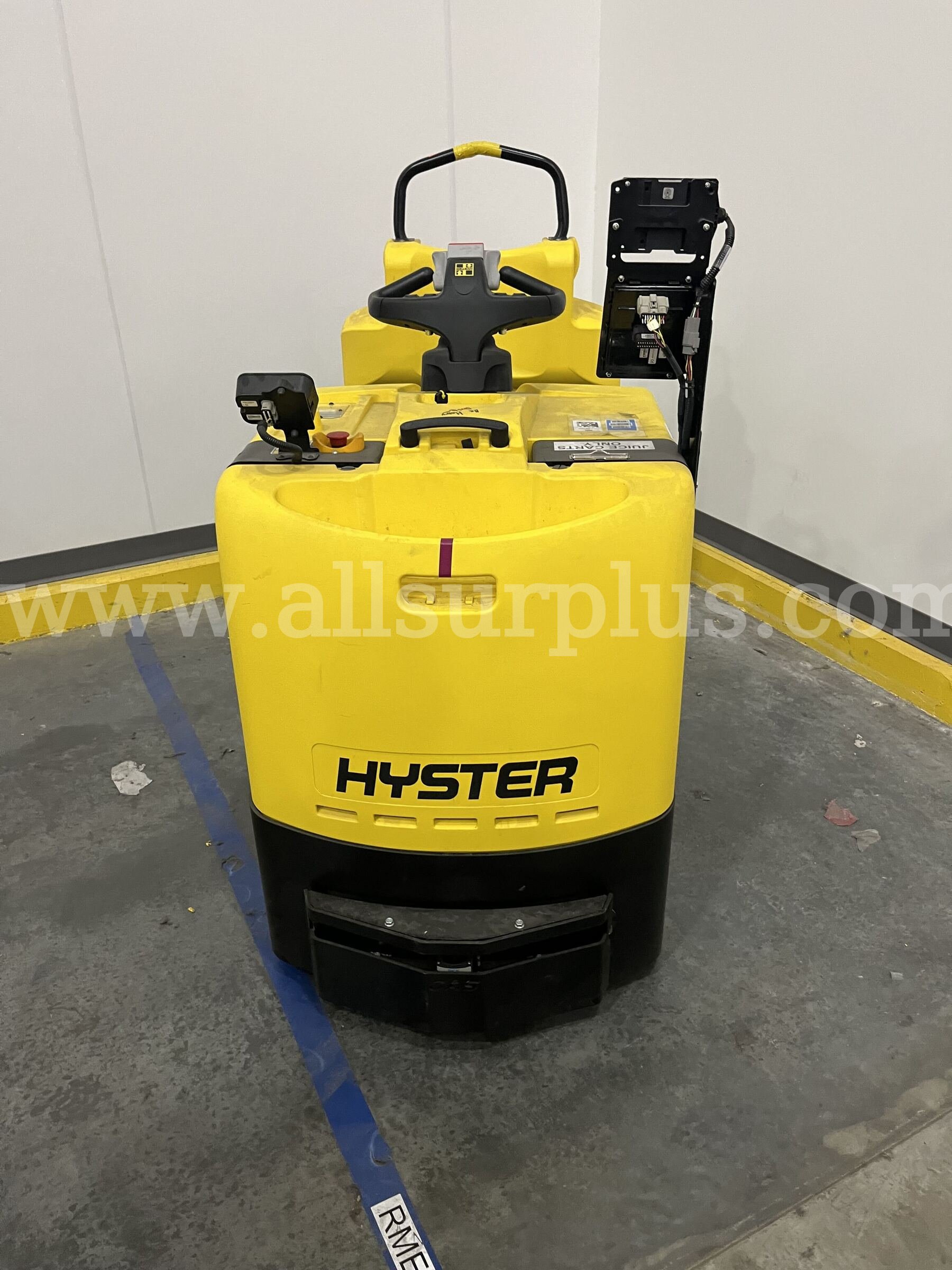 2021 Hyster LO5.0T Electric Ride-On Tow Tractor Hyster LO5.0T Government Surplus Auction - Photo #2