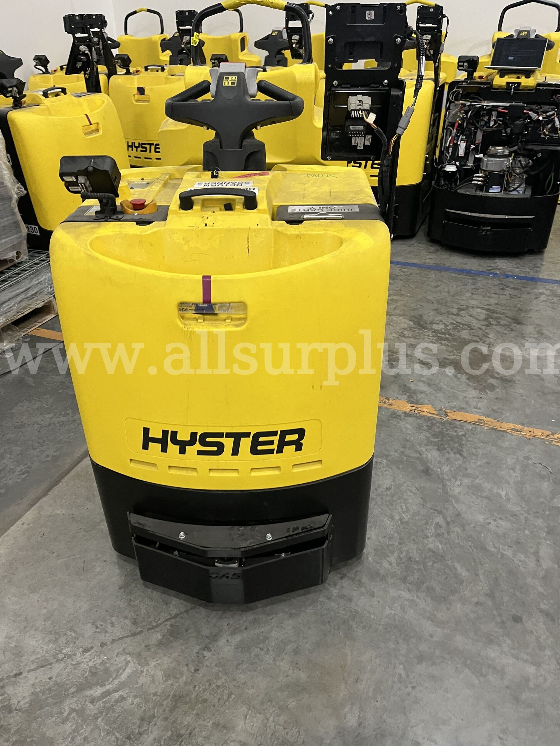 2021 Hyster LO5.0T Electric Ride-On Tow Tractor Hyster LO5.0T Government Surplus Auction - Photo #2