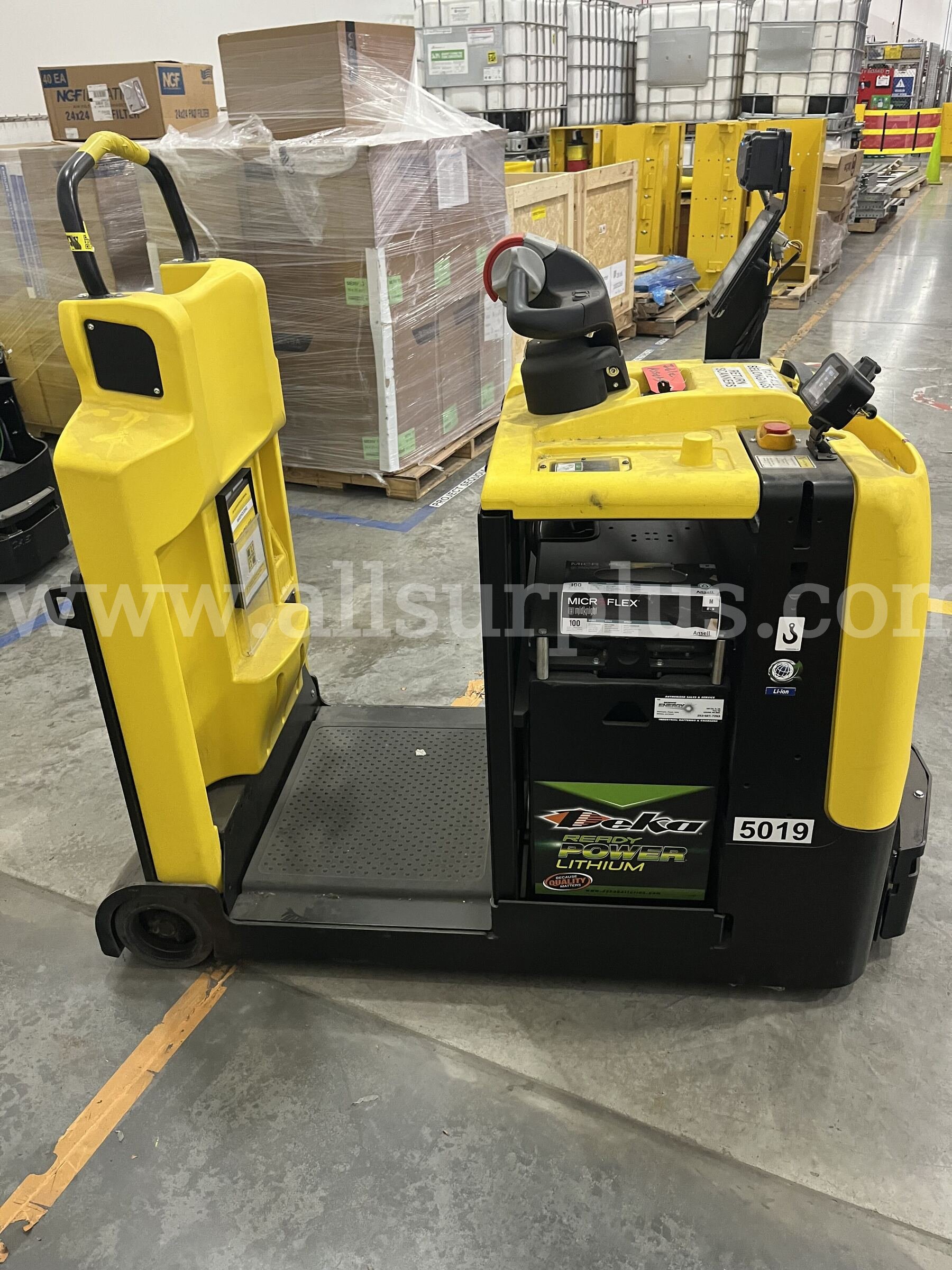 2021 Hyster LO5.0T Electric Ride-On Tow Tractor Hyster LO5.0T Government Surplus Auction - Photo #3