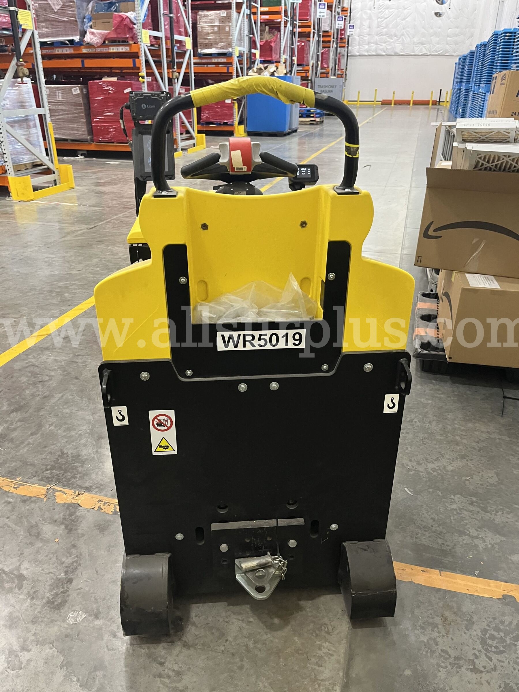 2021 Hyster LO5.0T Electric Ride-On Tow Tractor Hyster LO5.0T Government Surplus Auction - Photo #4