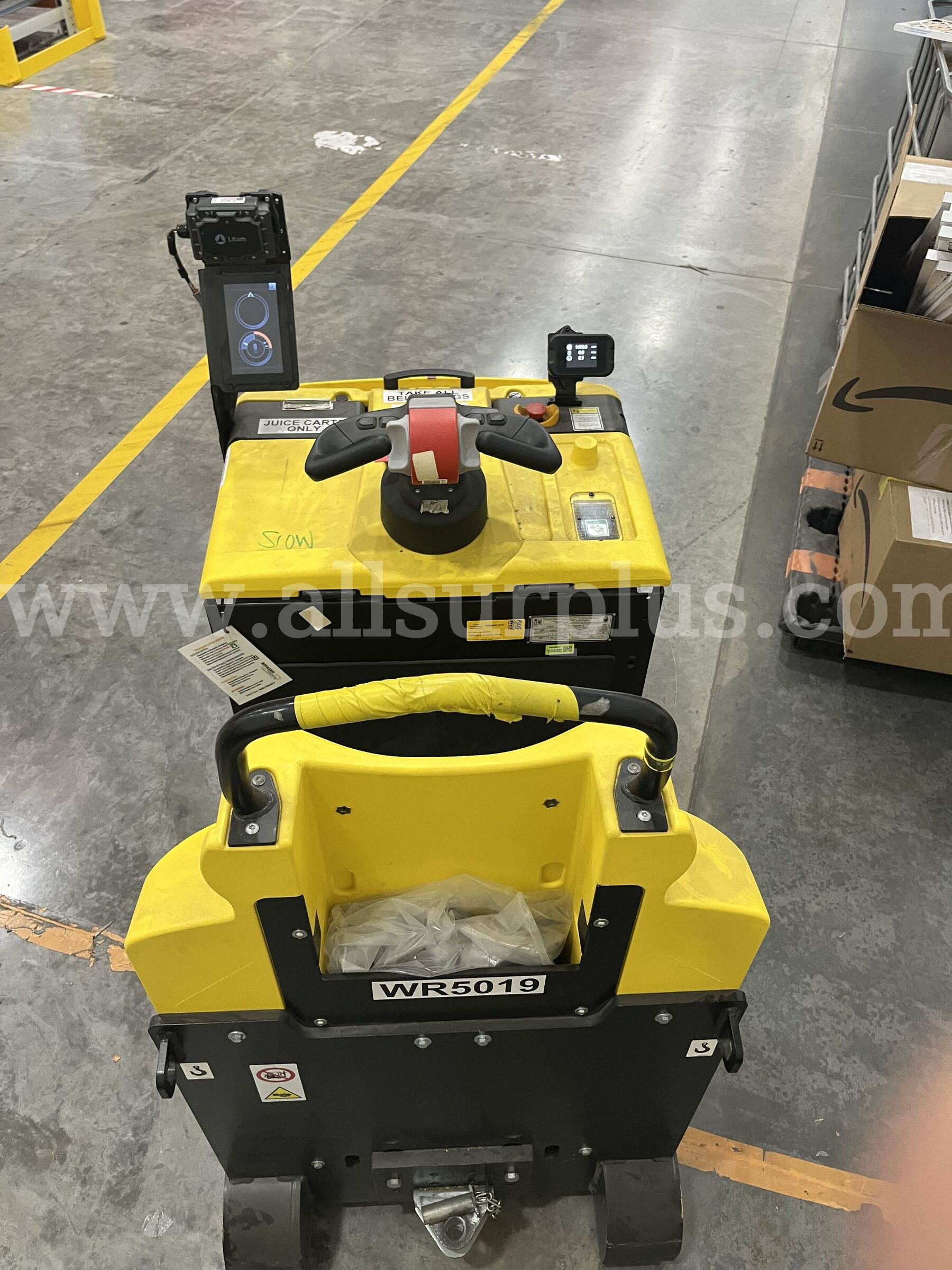 2021 Hyster LO5.0T Electric Ride-On Tow Tractor Hyster LO5.0T Government Surplus Auction - Photo #5