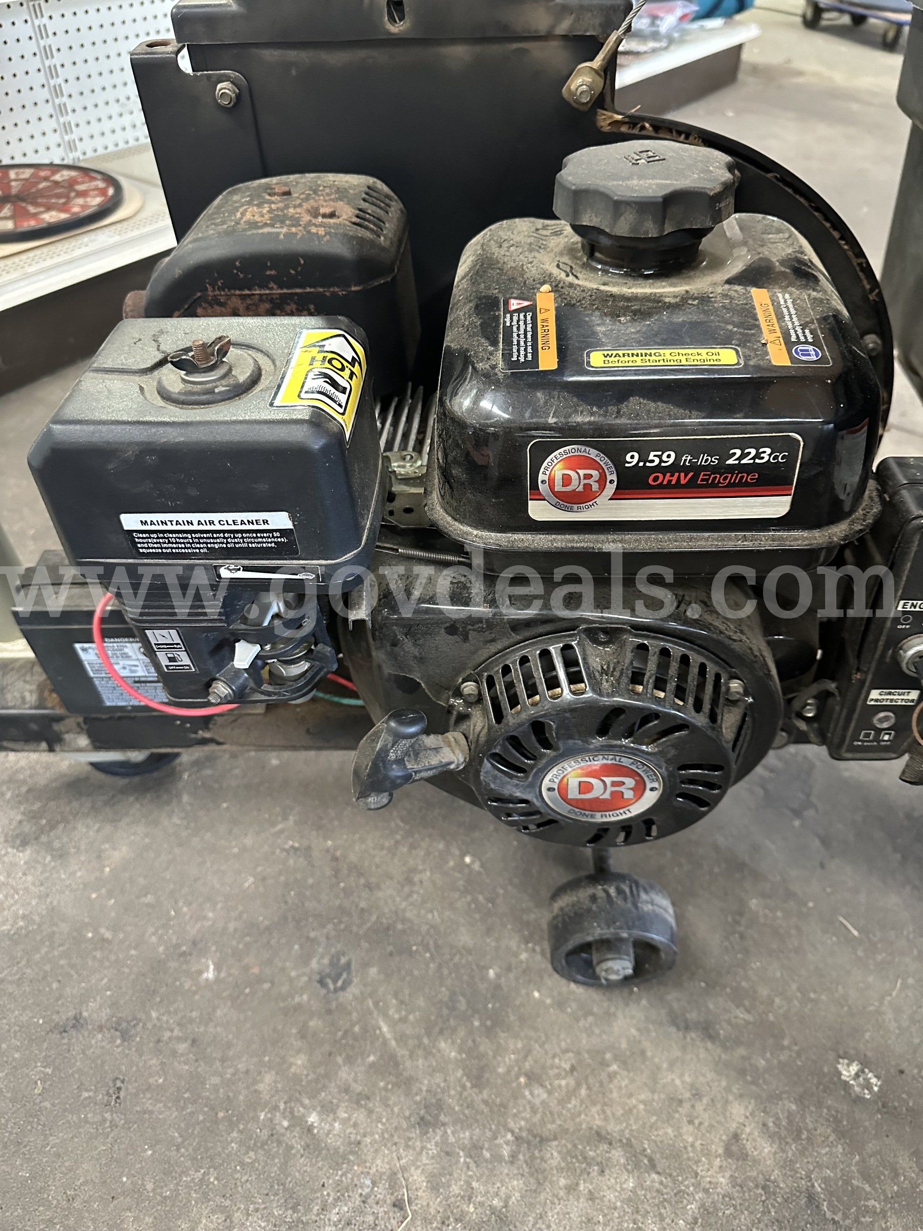 DR Leaf & Lawn Vacuum – 223cc OHV Engine with Collection Hopper & Accessories DR 223cc Government Surplus Auction - Photo #4