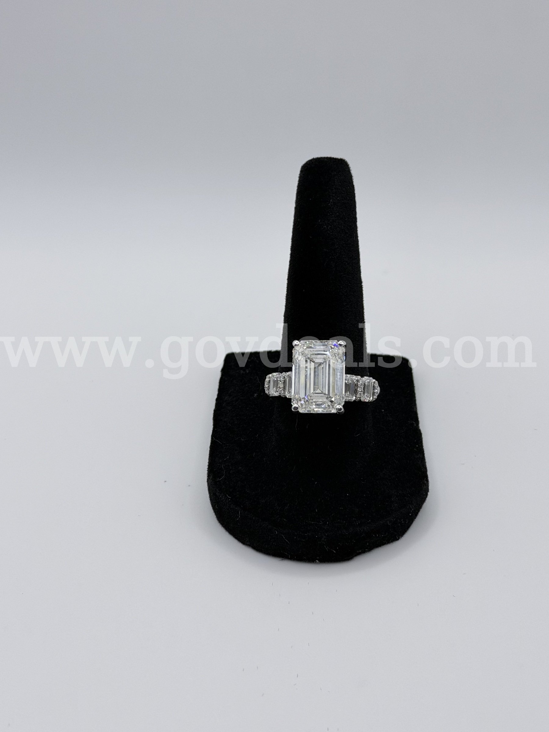 New 18K white gold 10.21 carat engagement ring Jared’s  Government Surplus Auction - Photo #2
