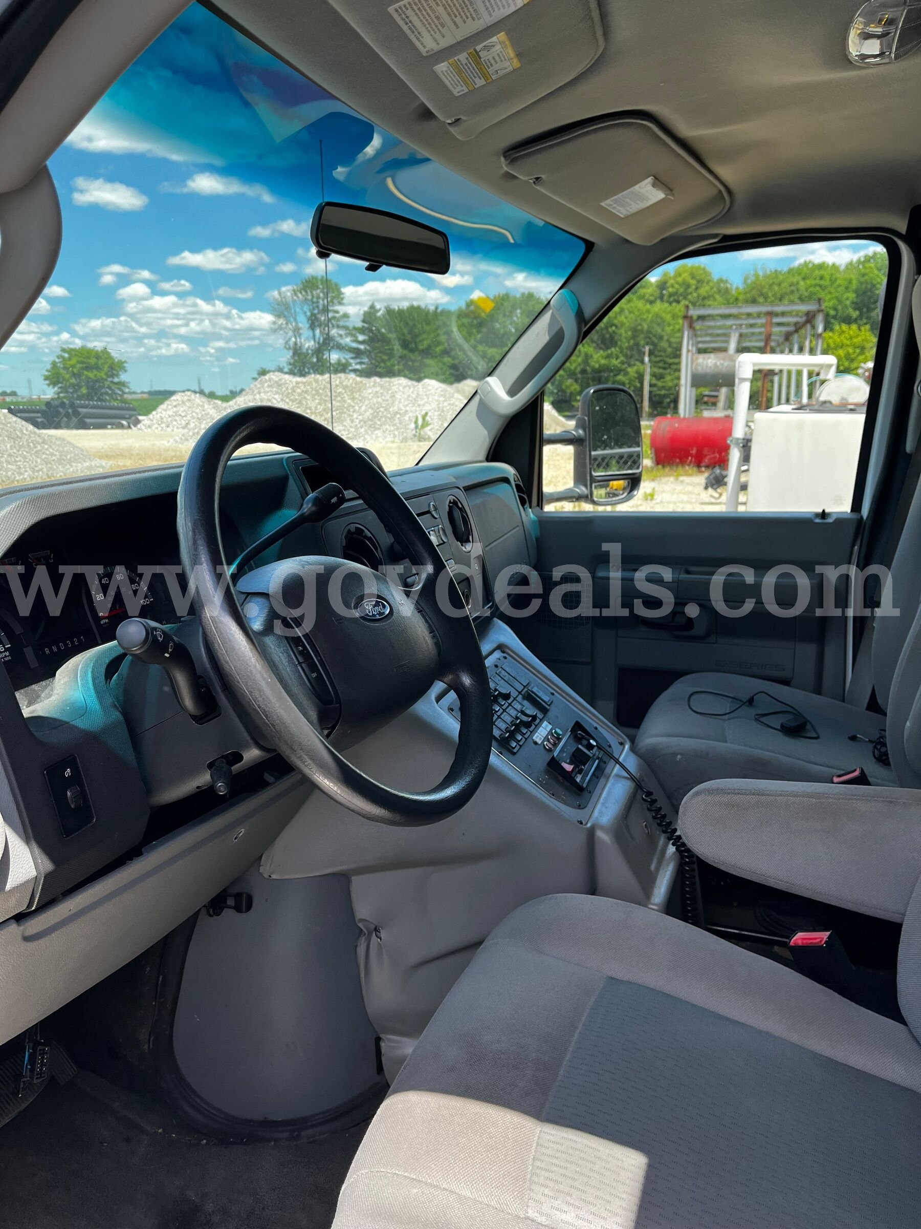 2013 Ford Econoline E-350 Super Duty Type III Ambulance Ford E-350 Government Surplus Auction - Photo #5