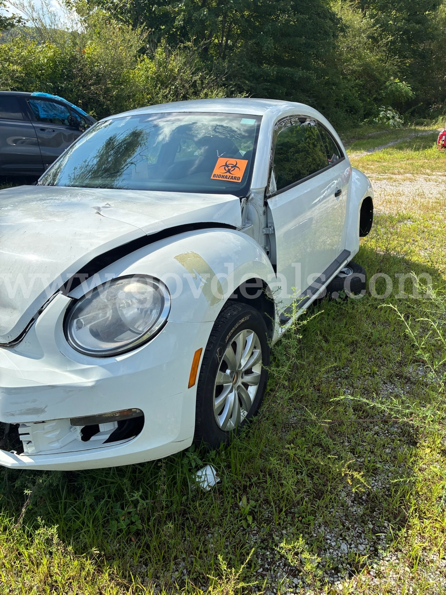 2014 Volkswagen Beetle 1.8T Volkswagen Beetle Government Surplus Auction - Photo #2