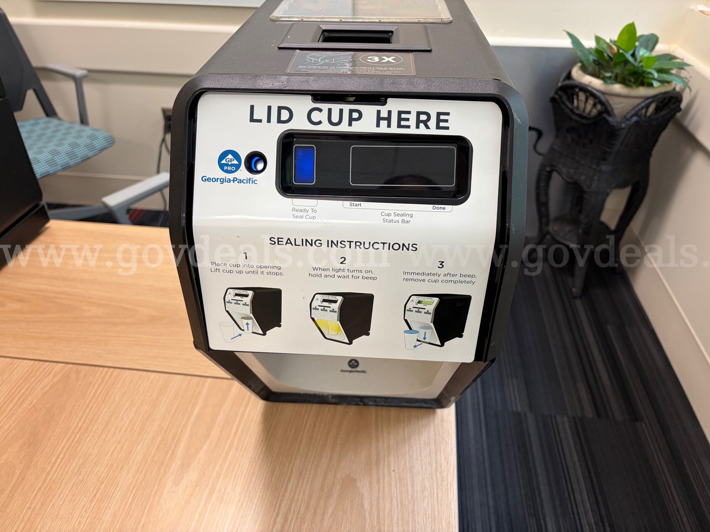 Georgia-Pacific AUTOSLR1 Automated Cup Sealer Beverage Lid Sealing Machine
