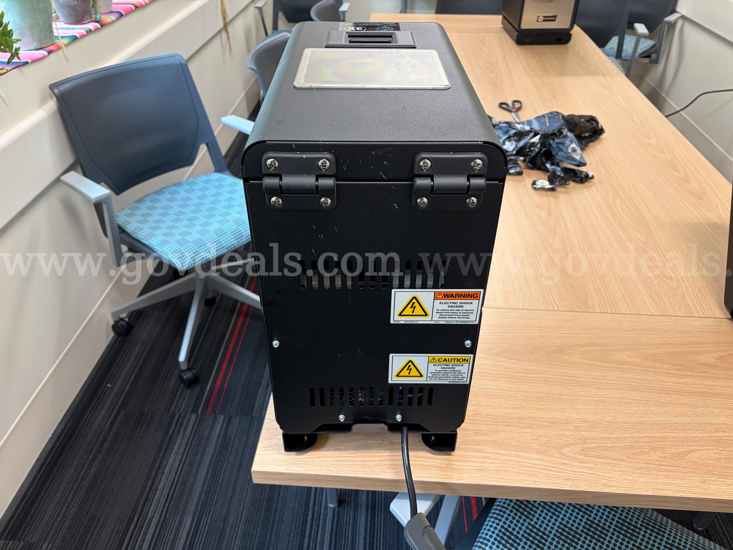 Georgia-Pacific AUTOSLR1 Automated Cup Sealer Beverage Lid Sealing Machine Georgia Pacific Z-100364-01 Government Surplus Auction - Photo #3