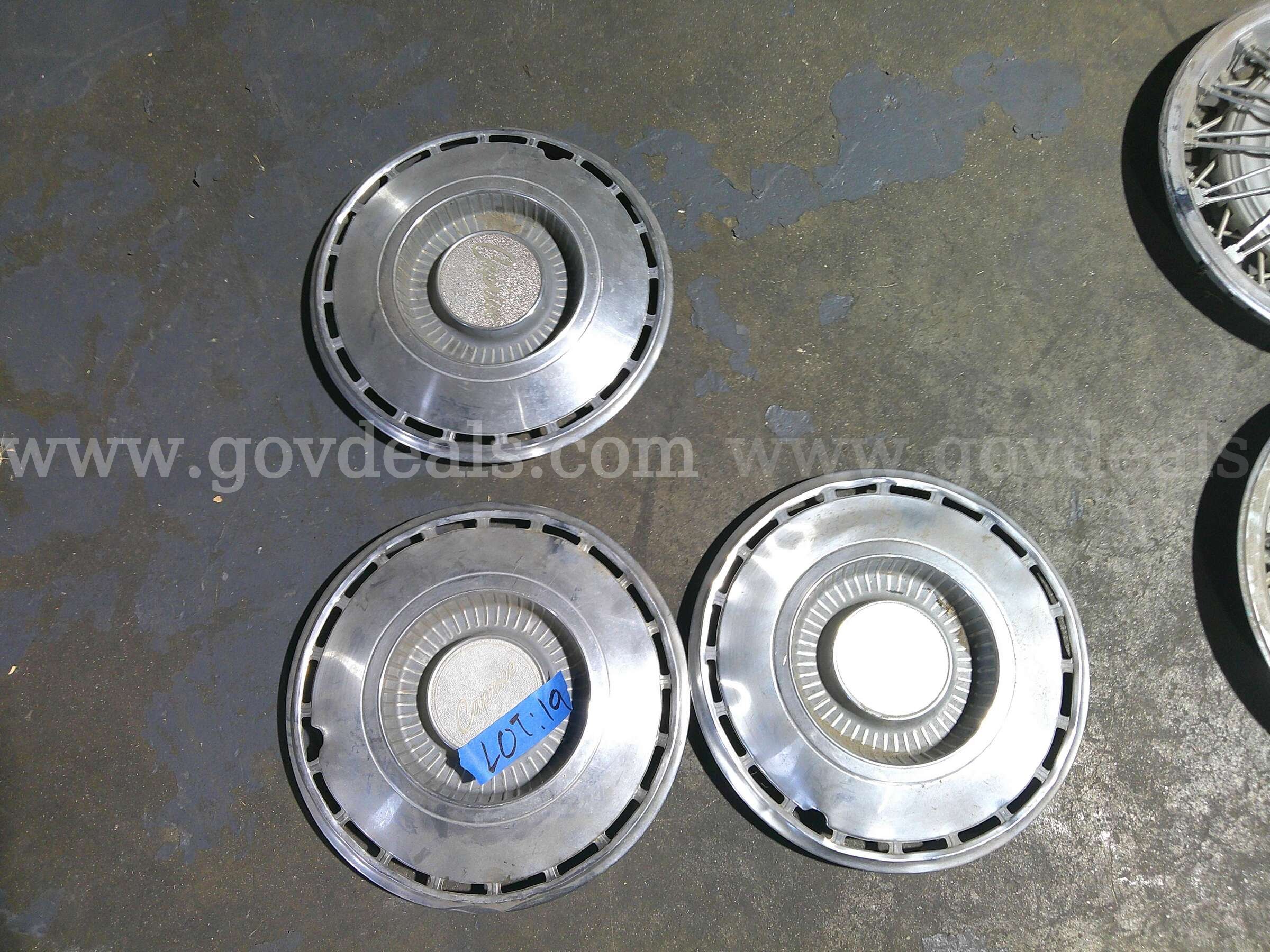Vintage 1968-1969 chevrolet caprice 14 inch wheel hub caps Chevrolet  Government Surplus Auction - Primary Photo