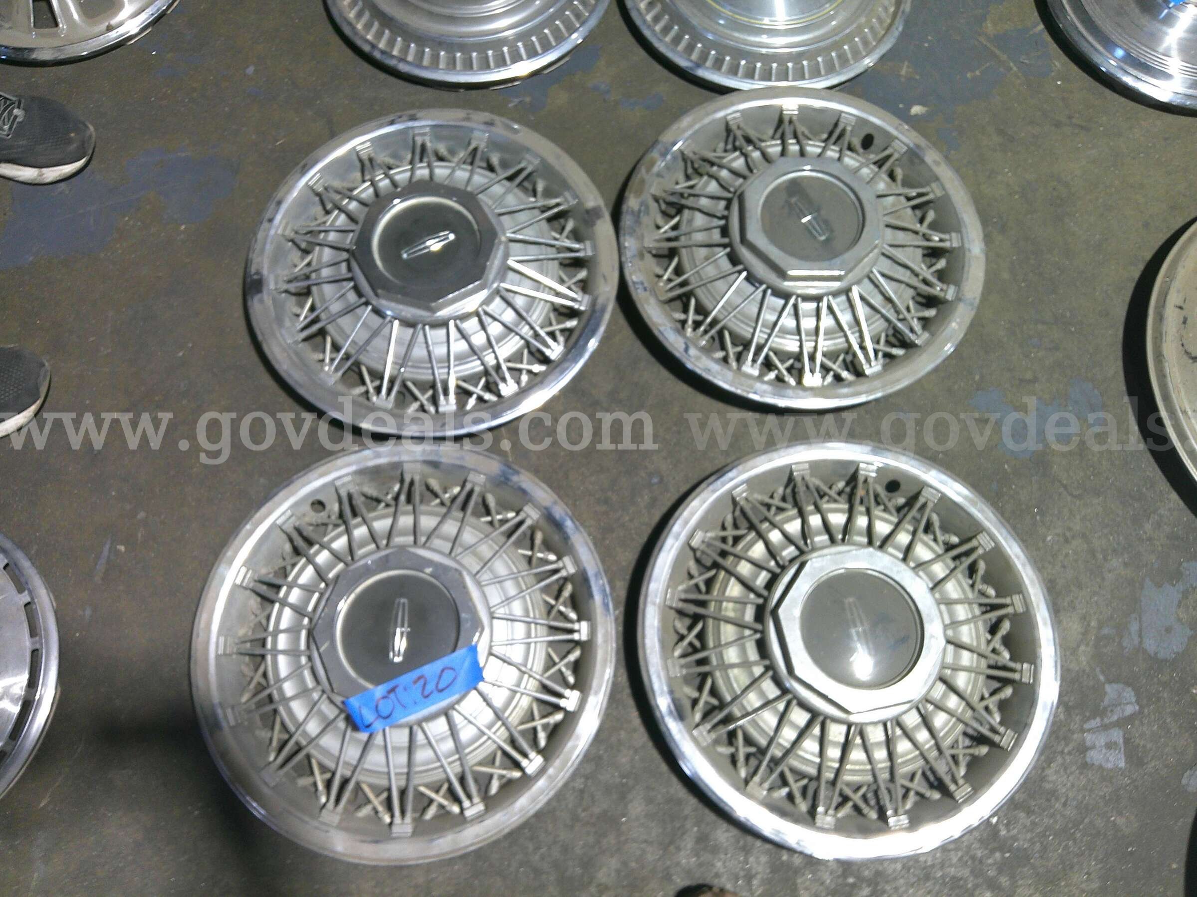 16 inch vintage original lincoln wire-spoke hub caps   Government Surplus Auction - Primary Photo