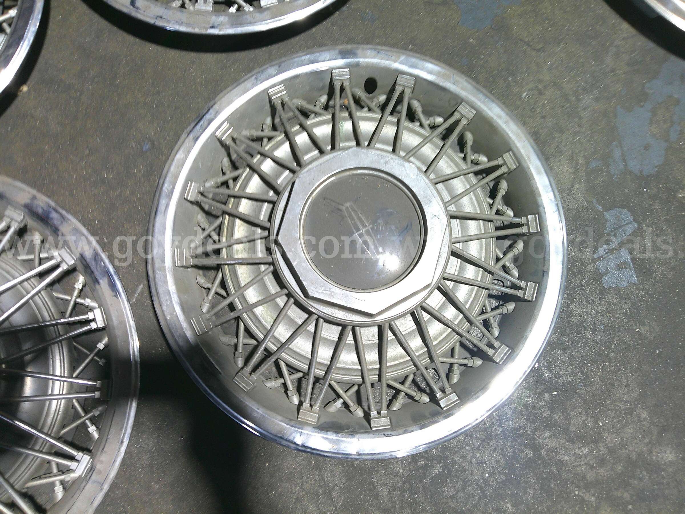 16 inch vintage original lincoln wire-spoke hub caps   Government Surplus Auction - Photo #2