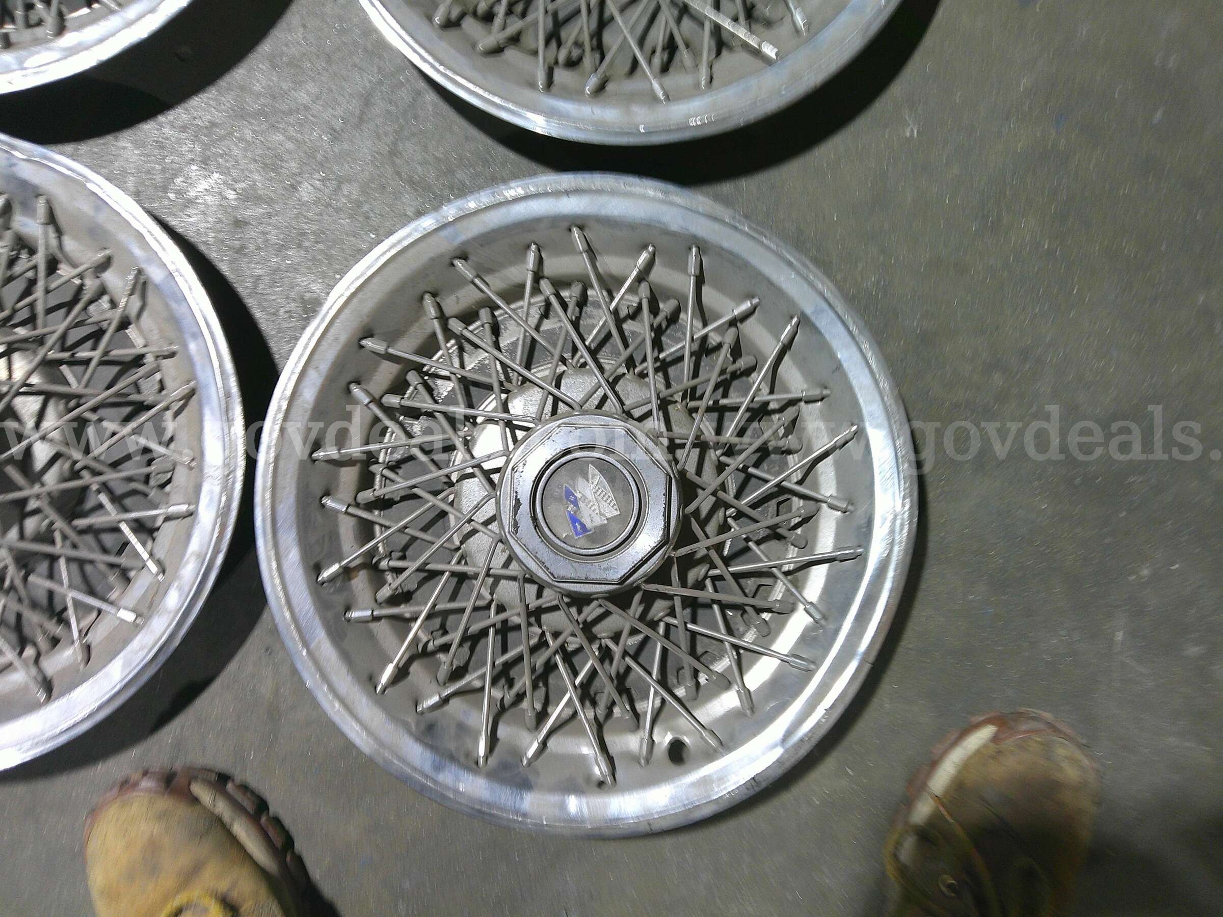 Vintage GM wire spoke Hub cap 15 inch used on buick, regal, Buik centry   Government Surplus Auction - Photo #2