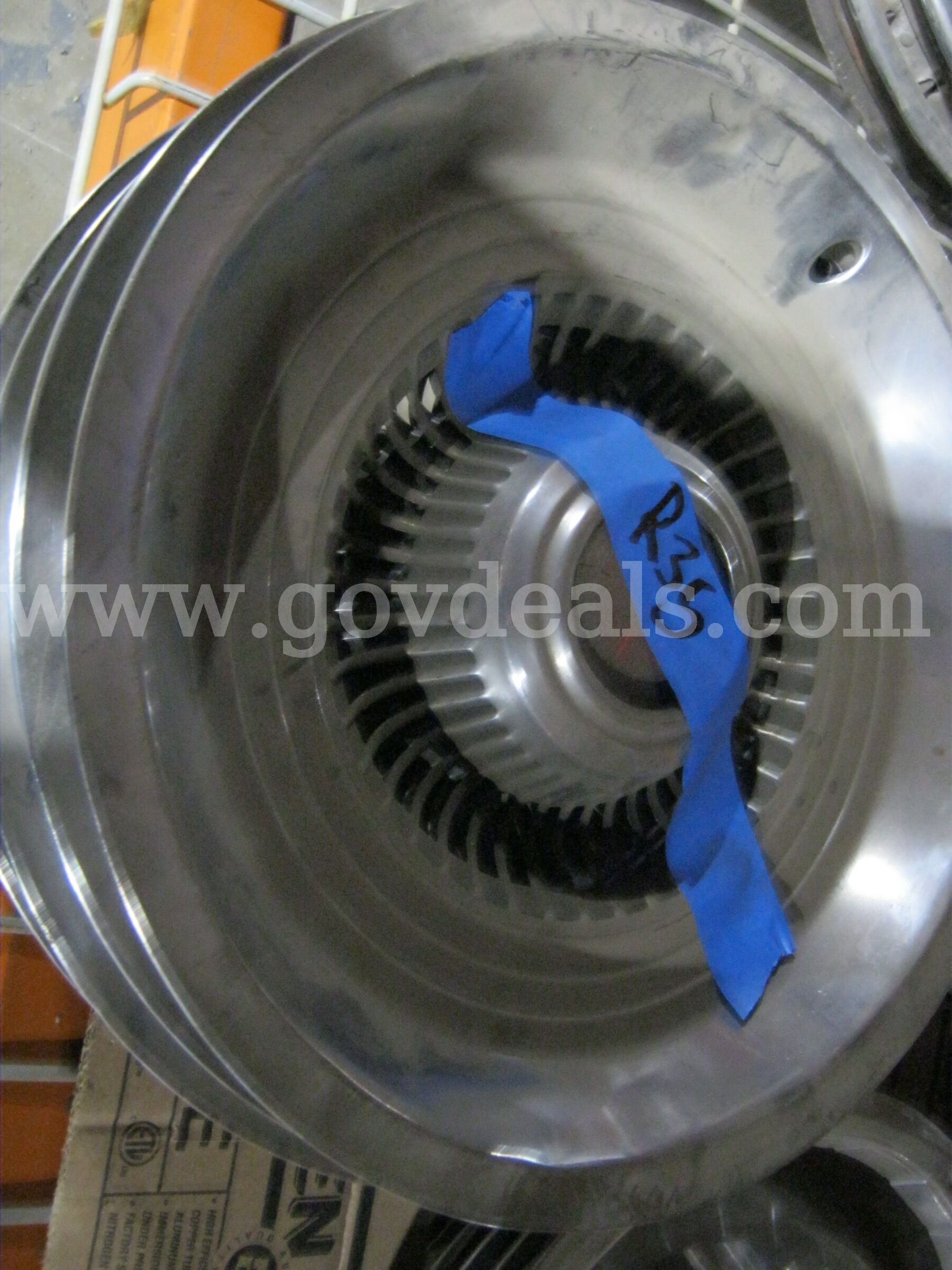 Vintage Ford 14 inch hubcaps (4) Ford  Government Surplus Auction - Photo #4