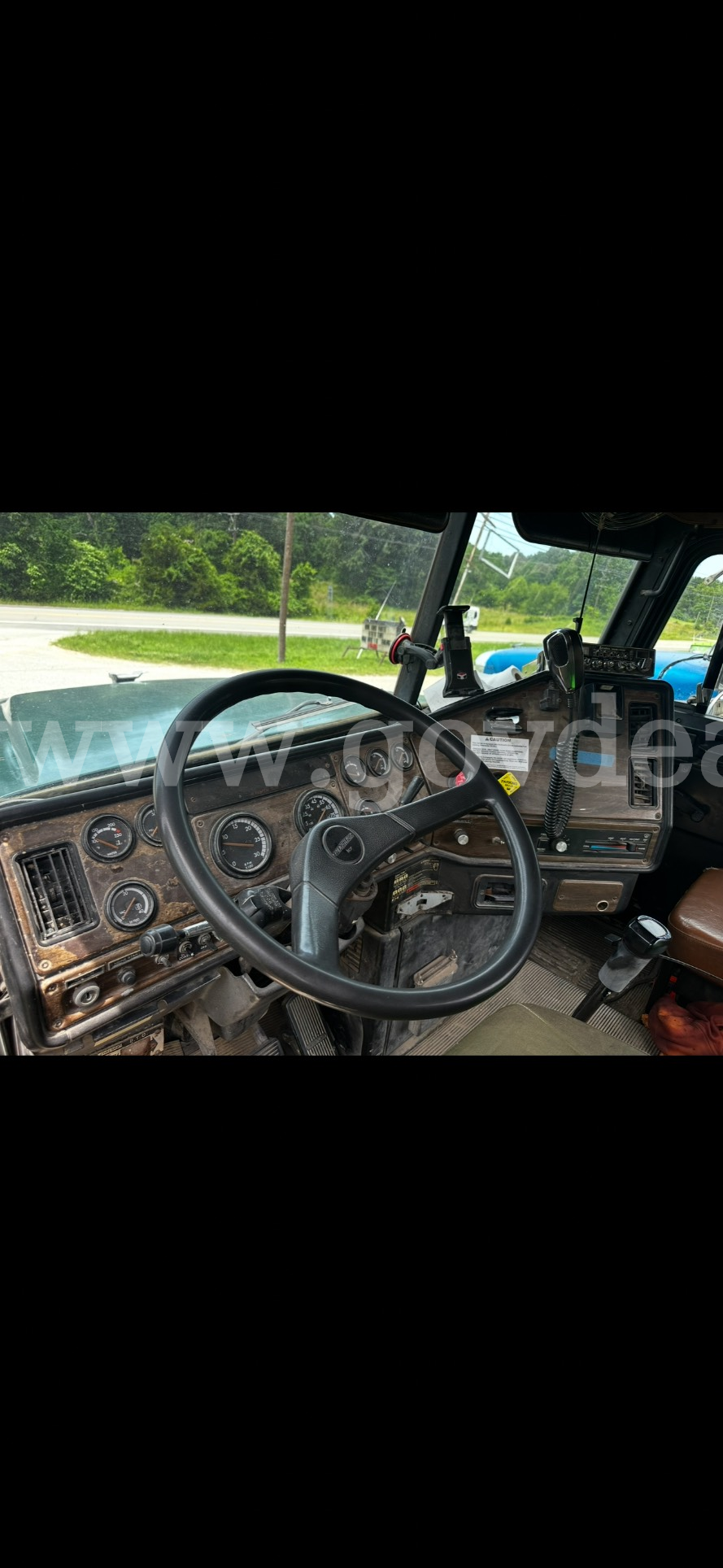 1994 Freightliner FLD120 Freightliner FLD120 Government Surplus Auction - Photo #6