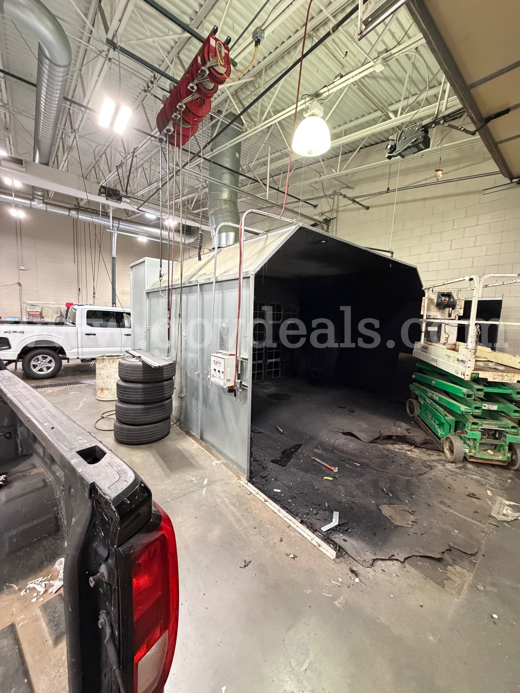 ETA listed industrial paint booth STANDARD Tools and Equipment IPW 1000-148ETL Government Surplus Auction - Photo #2
