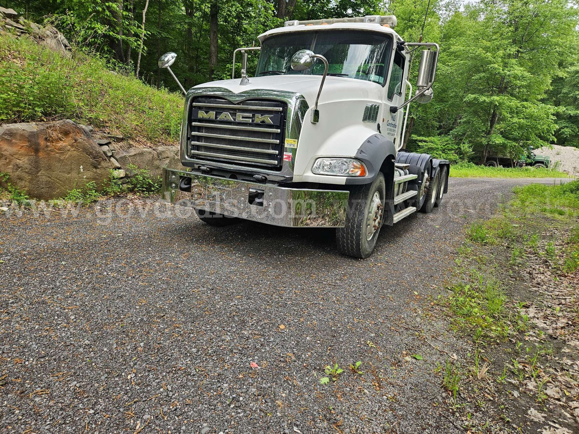 2013 Mack GU813 Tri Axle Day Cab Mack GU813 Government Surplus Auction - Photo #2