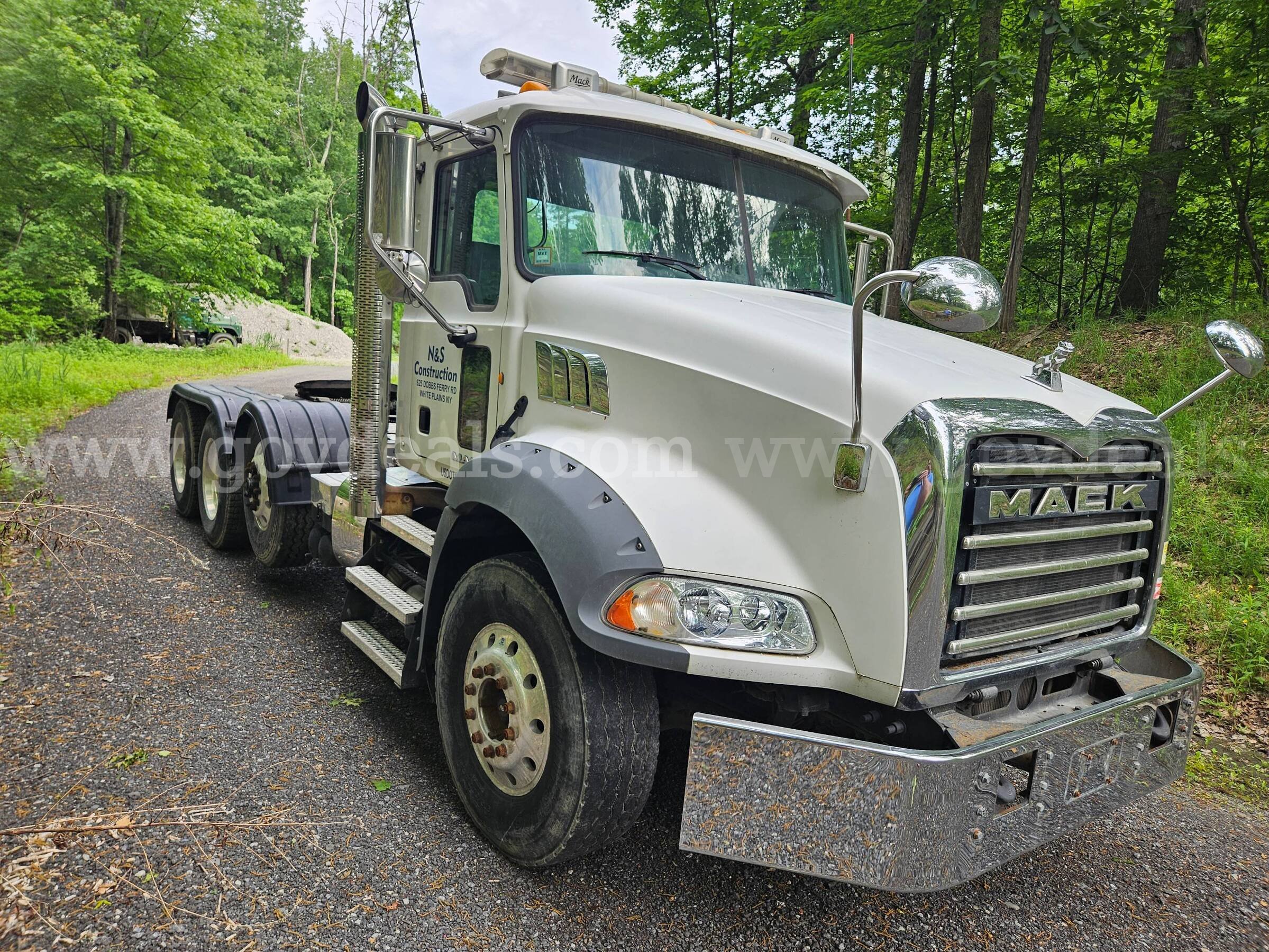 2013 Mack GU813 Tri Axle Day Cab Mack GU813 Government Surplus Auction - Photo #4
