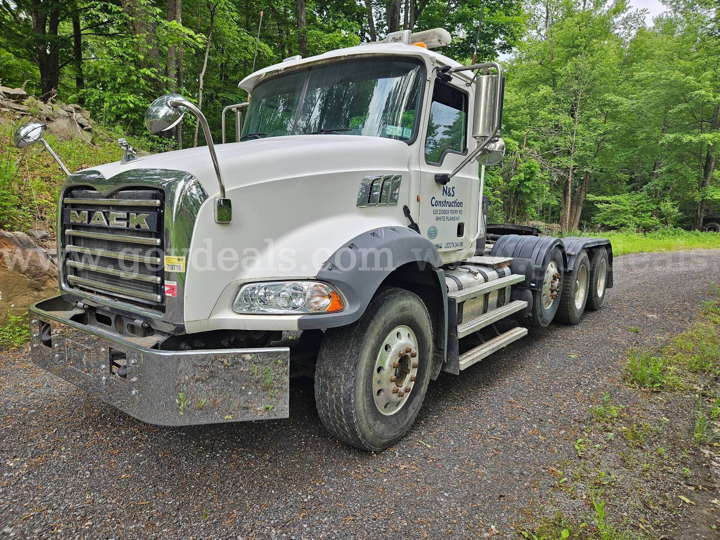 2013 Mack GU813 Tri Axle Day Cab Mack GU813 Government Surplus Auction - Photo #5