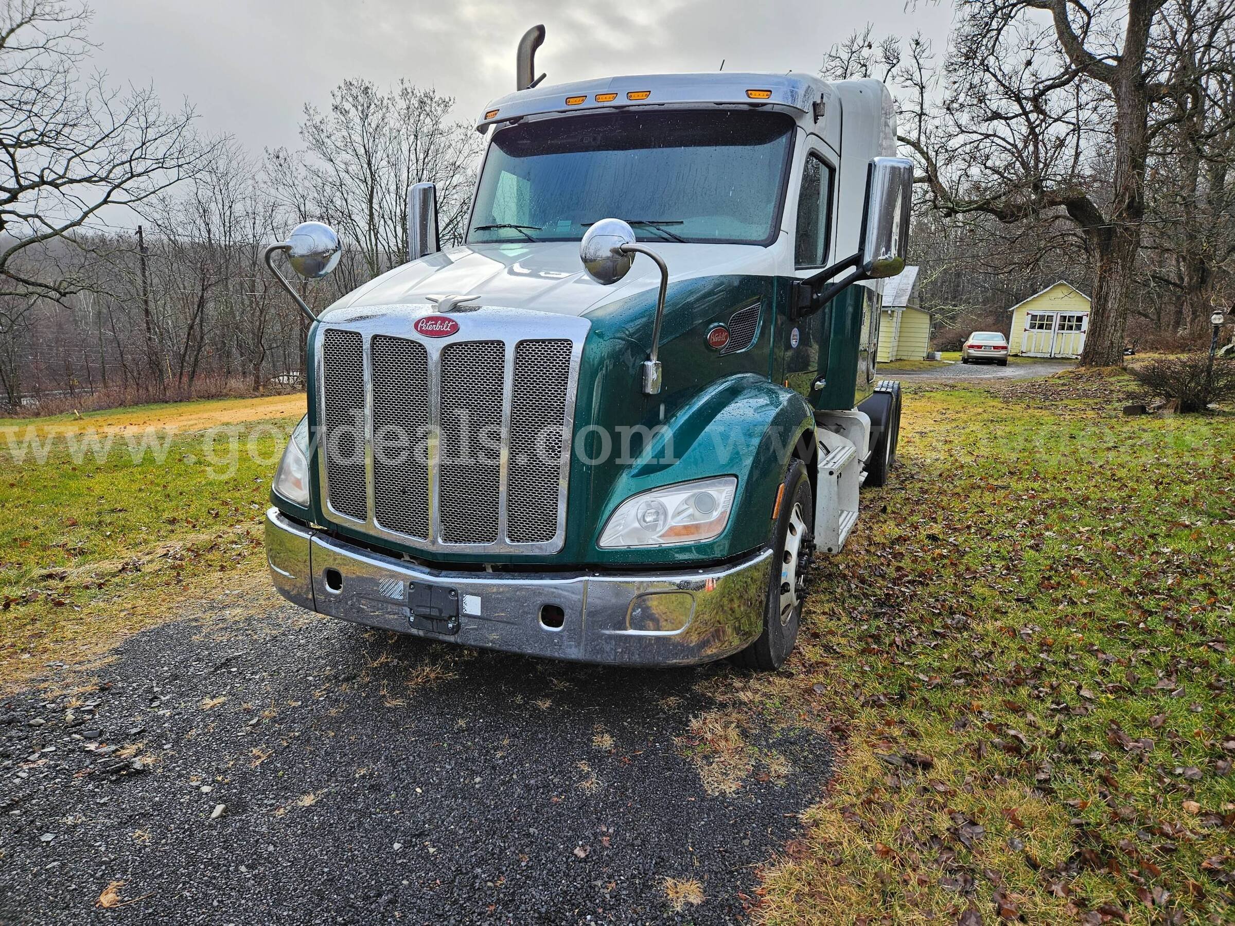 2017 Peterbilt 579 Mid Roof Sleeper Tractor Peterbilt 579 Government Surplus Auction - Photo #2