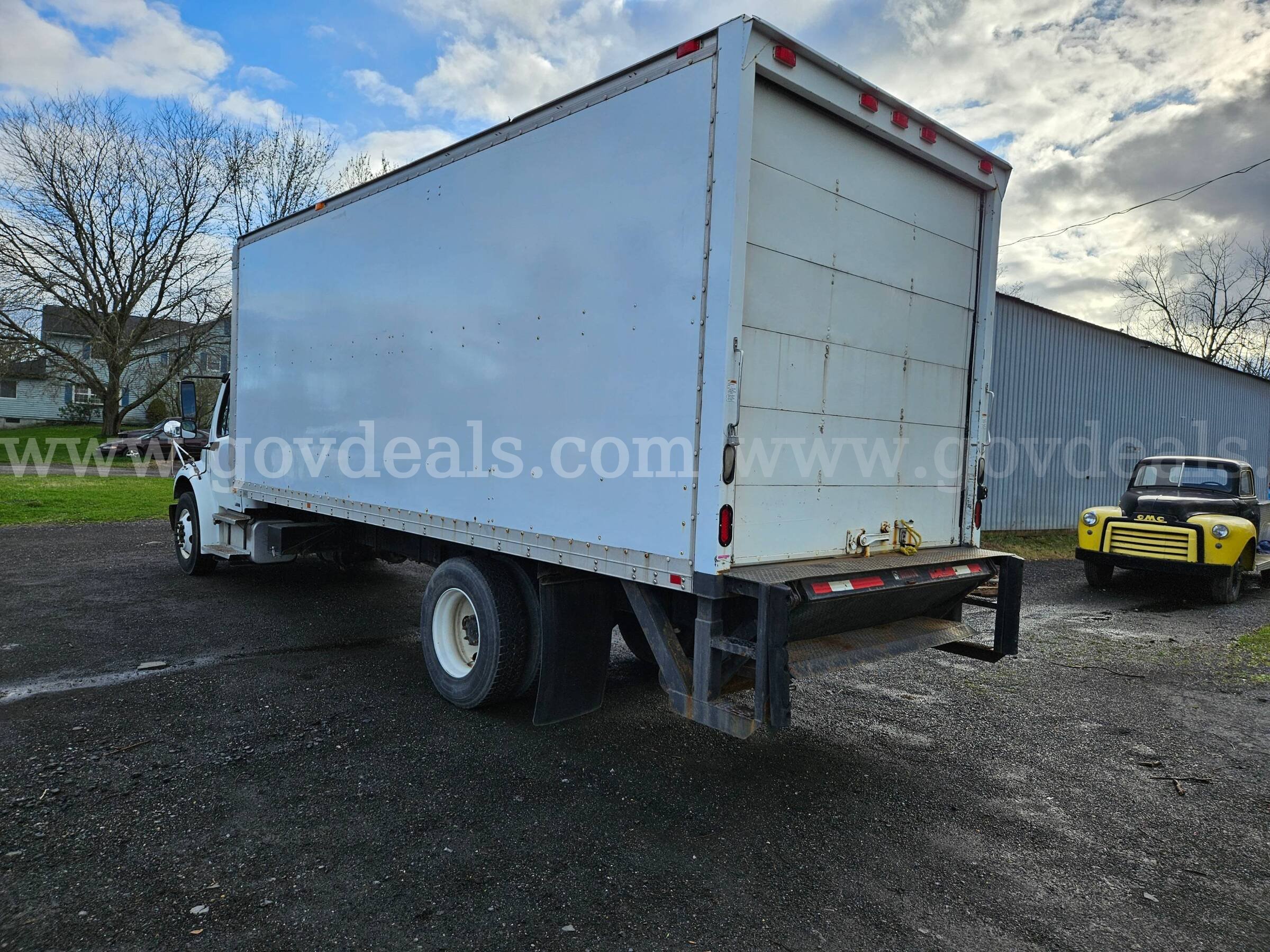 2009 Freightliner M2 106 Freightliner 106 Government Surplus Auction - Photo #4