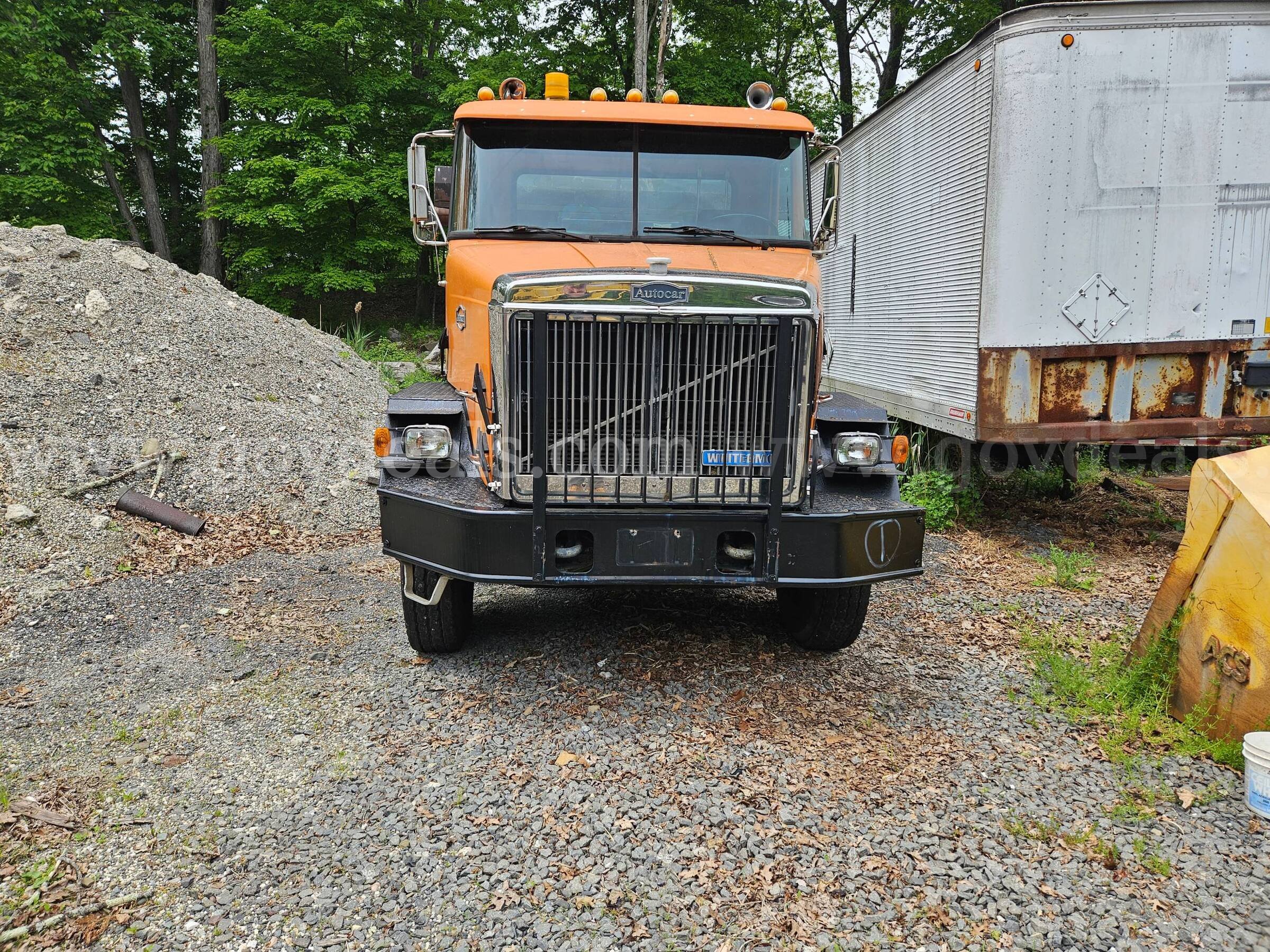 1990 Autocar Tandem Axle Rolloff Truck Autocar ACL Government Surplus Auction - Photo #2