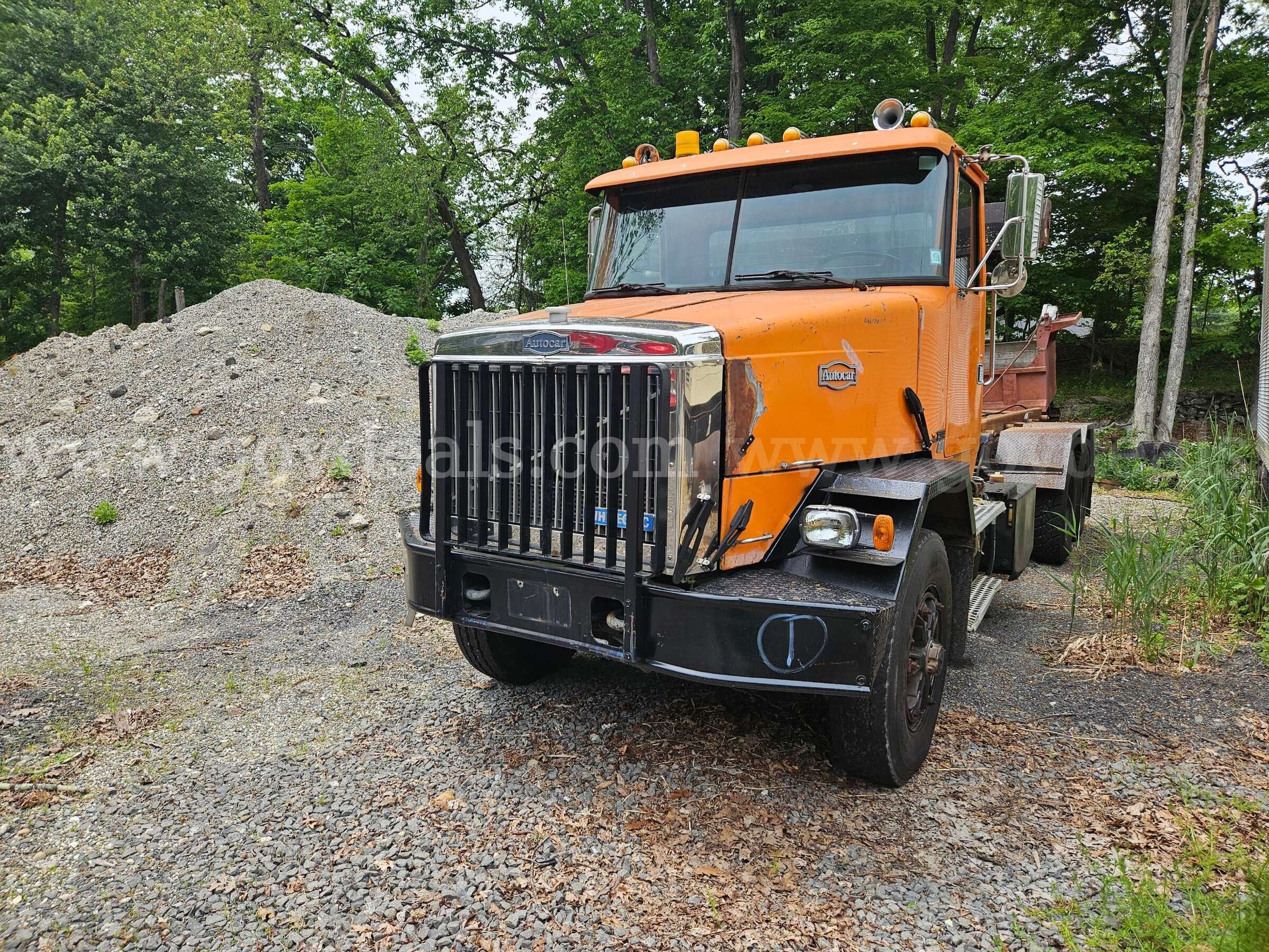 1990 Autocar Tandem Axle Rolloff Truck Autocar ACL Government Surplus Auction - Photo #3