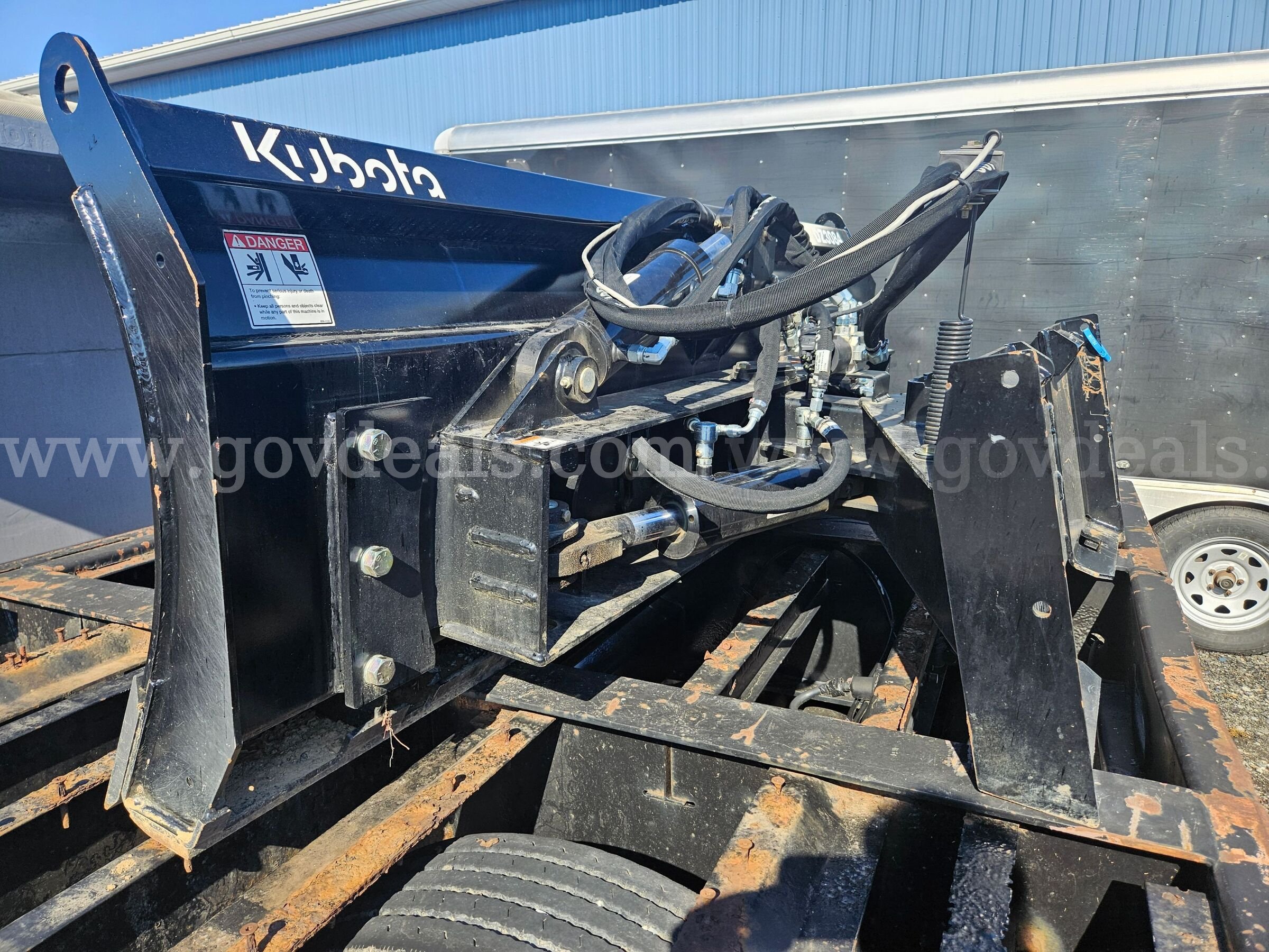 Kubota DZ3084 Skid Steer Dozer Attachment Kubota DZ3084 Government Surplus Auction - Photo #2