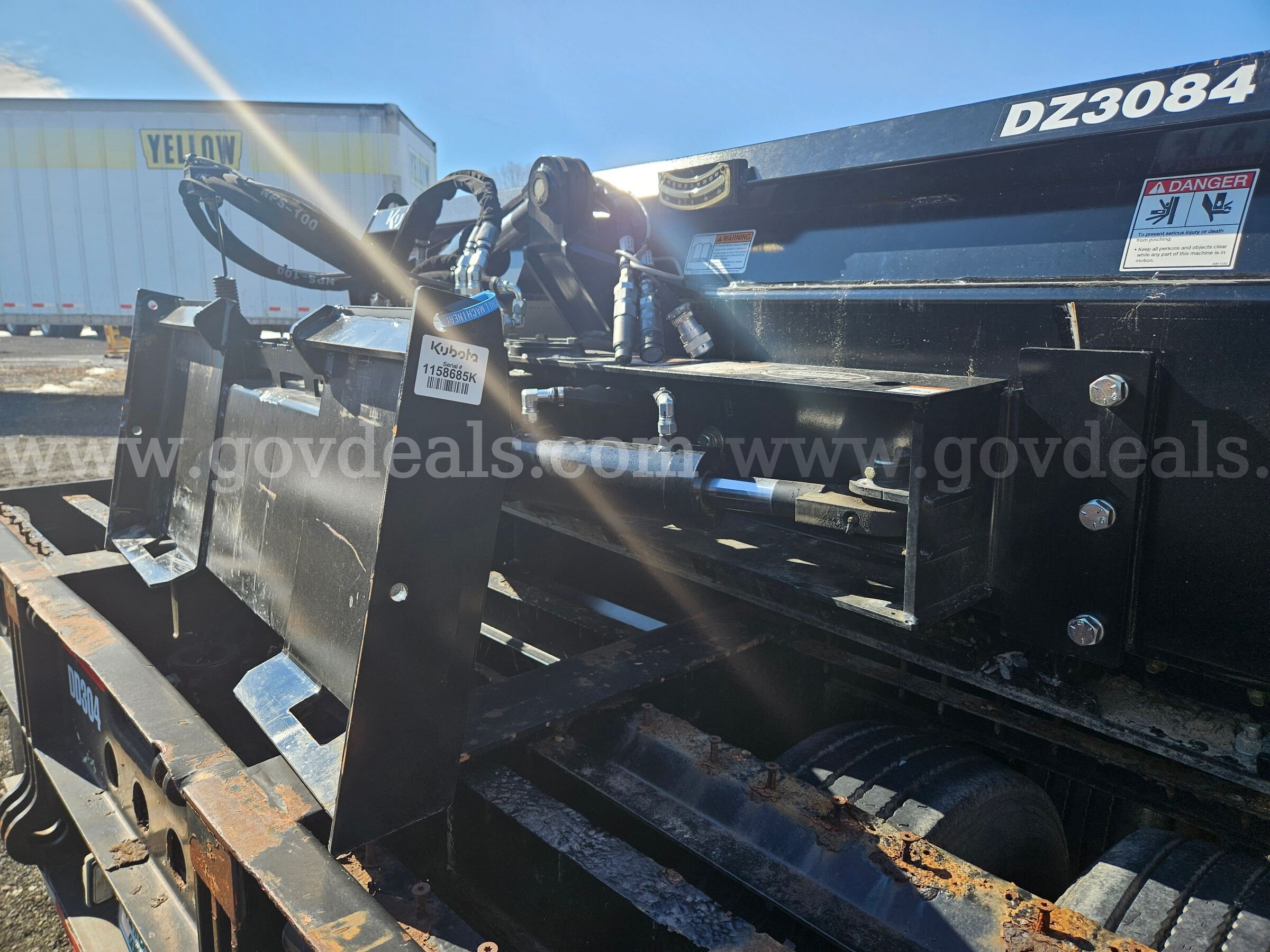 Kubota DZ3084 Skid Steer Dozer Attachment Kubota DZ3084 Government Surplus Auction - Photo #6
