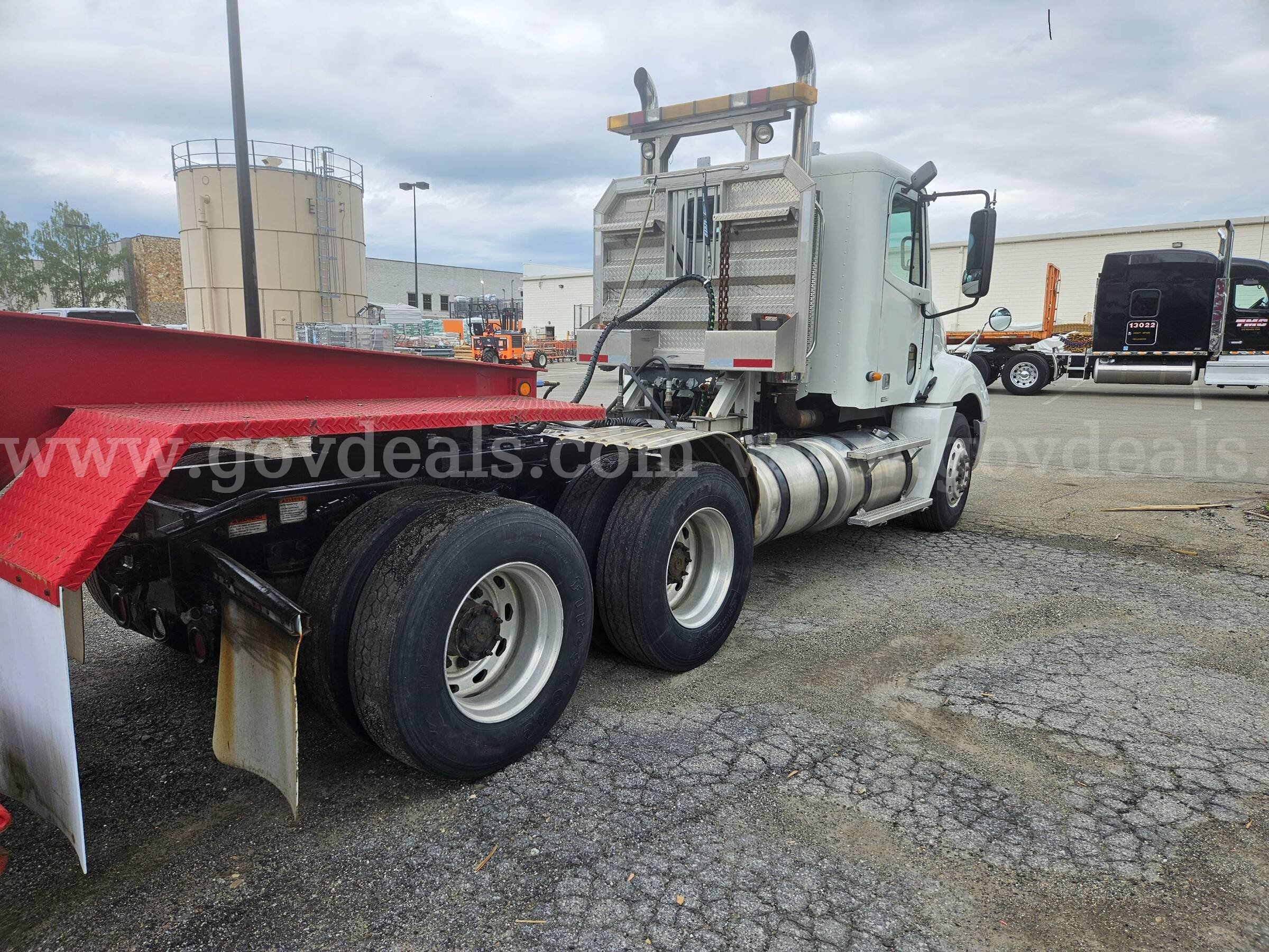 2003 Freightliner Columbia 120 Tandem Axle Day Cab Tractor Freightliner 120 Government Surplus Auction - Photo #4