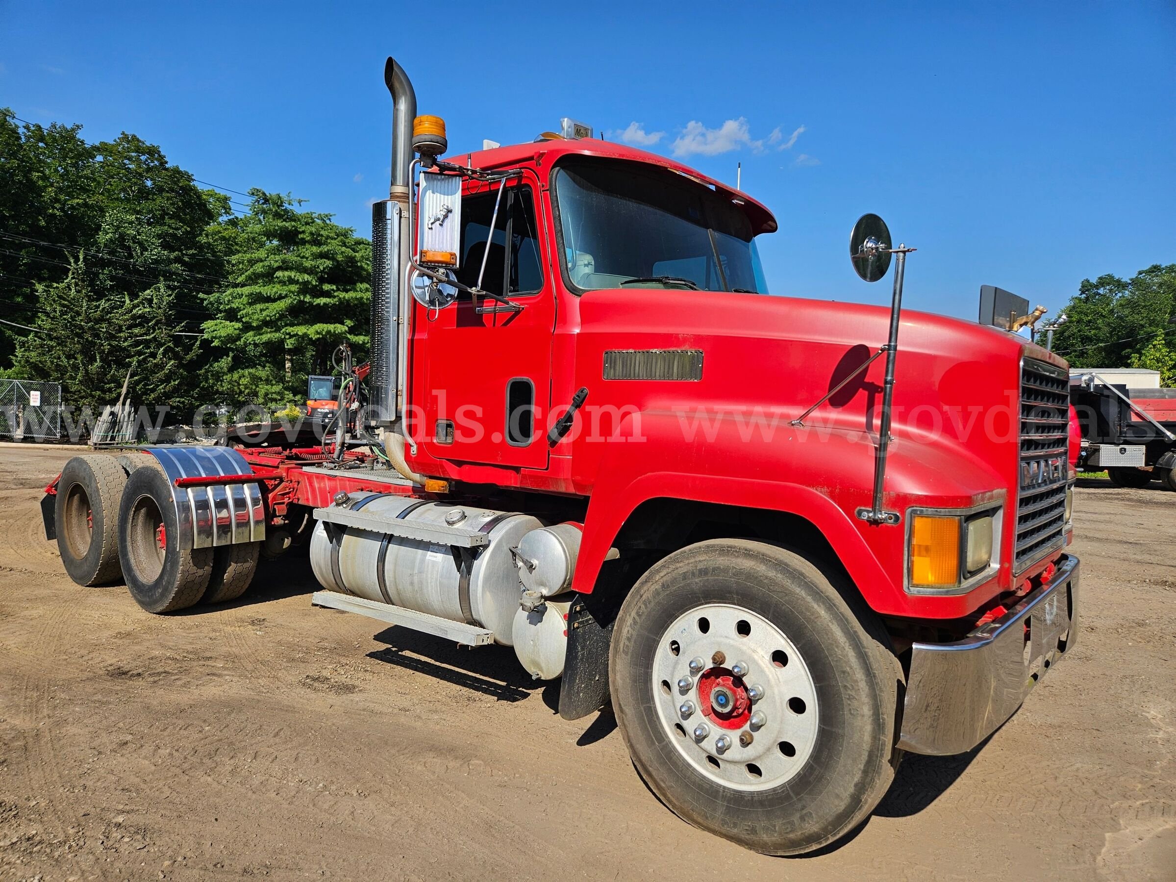 2003 Mack CH613 Tandem Axle Day Cab With Wetline Mack CH613 Government Surplus Auction - Photo #5