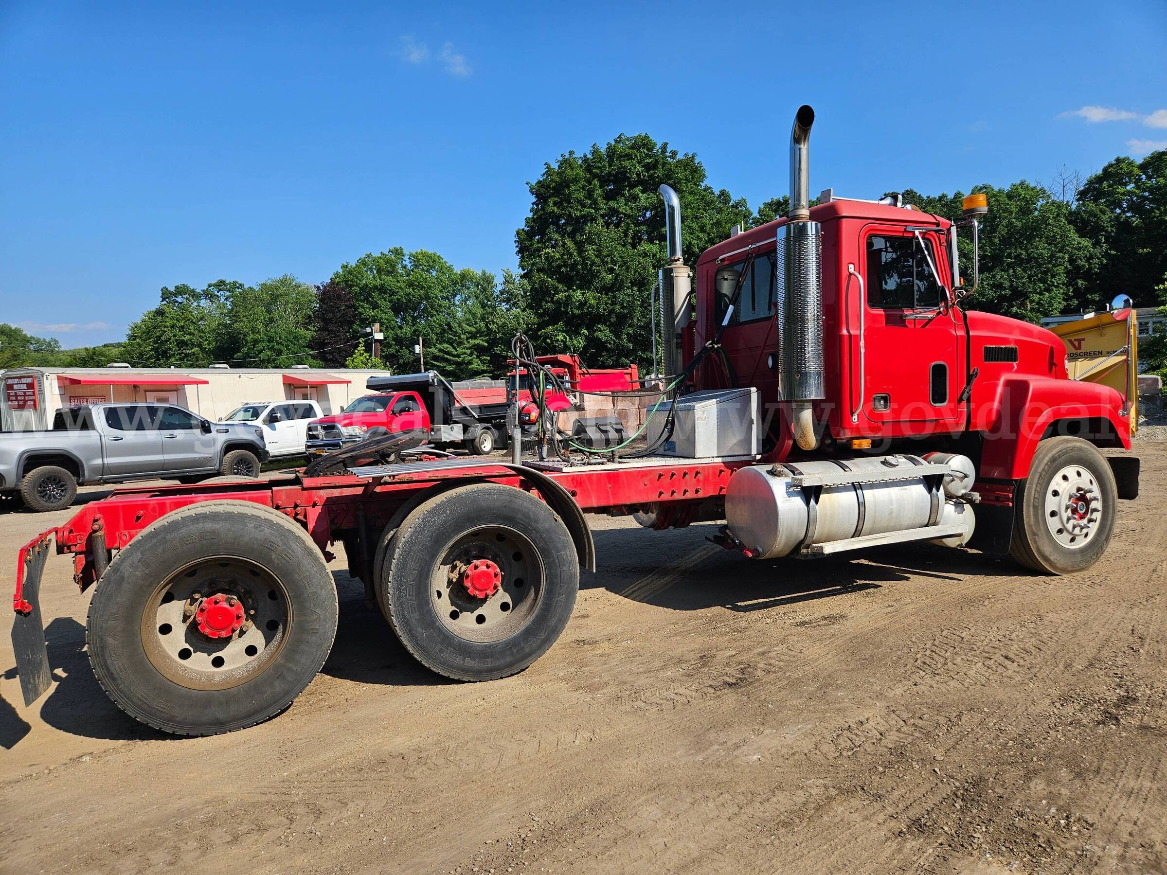 2003 Mack CH613 Tandem Axle Day Cab With Wetline Mack CH613 Government Surplus Auction - Photo #6