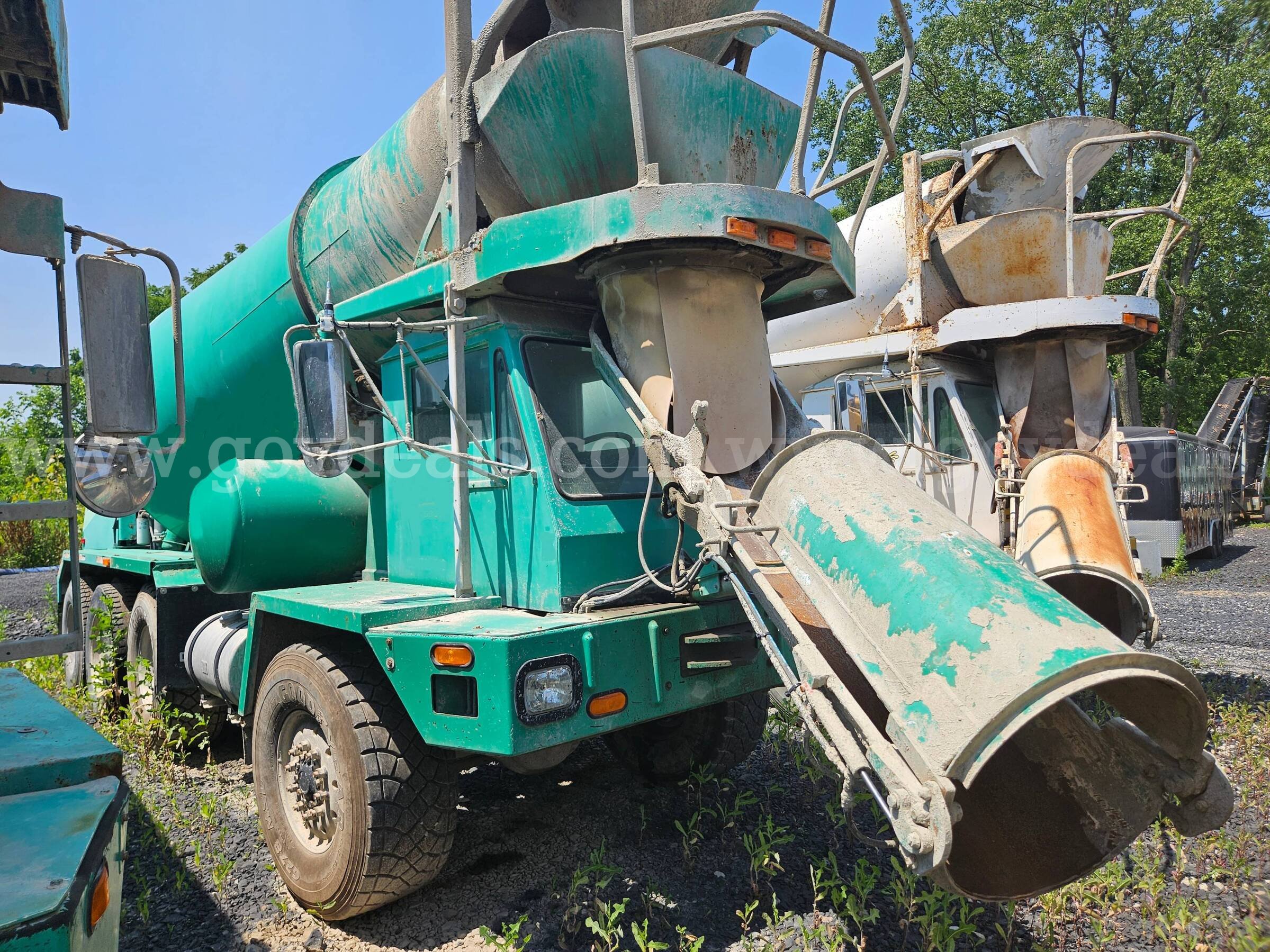 1999 Oshkosh S2346 6X6 Front Discharge Mixer Truck Oshkosh S2346 Government Surplus Auction - Photo #4