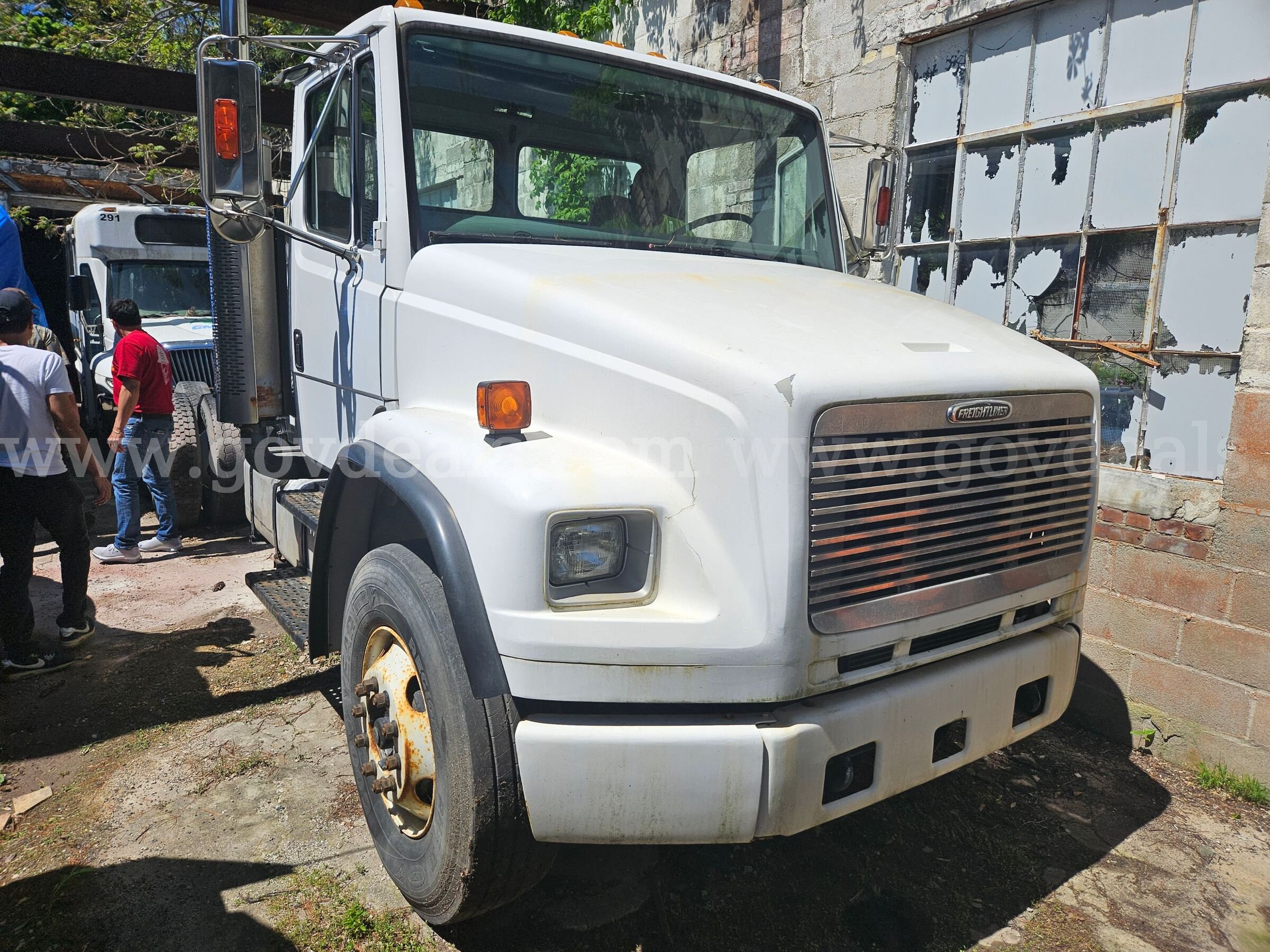 1999 Freightliner FL106 Freightliner FL106 Government Surplus Auction - Photo #4