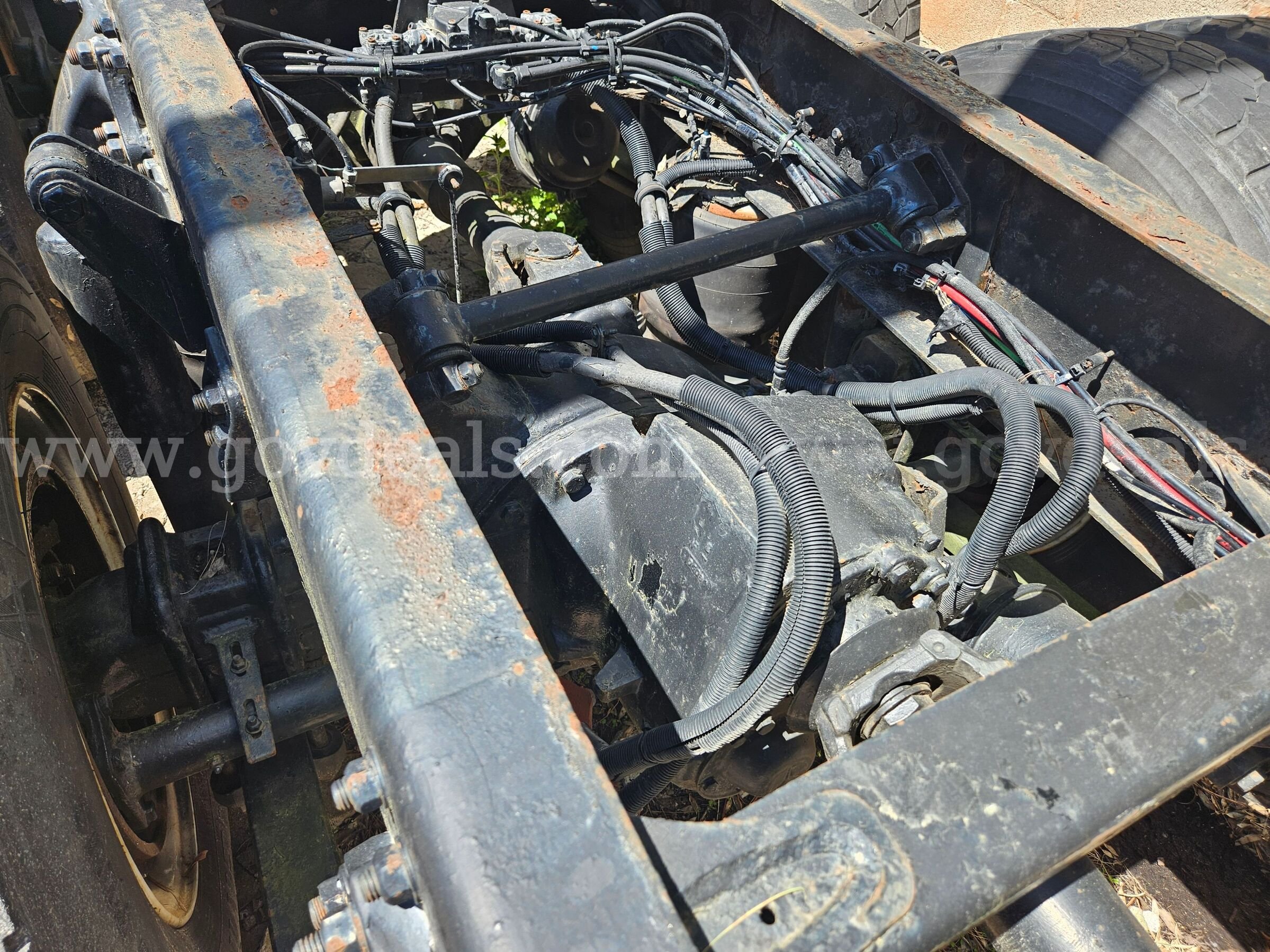 1999 Freightliner FL106 Freightliner FL106 Government Surplus Auction - Photo #5