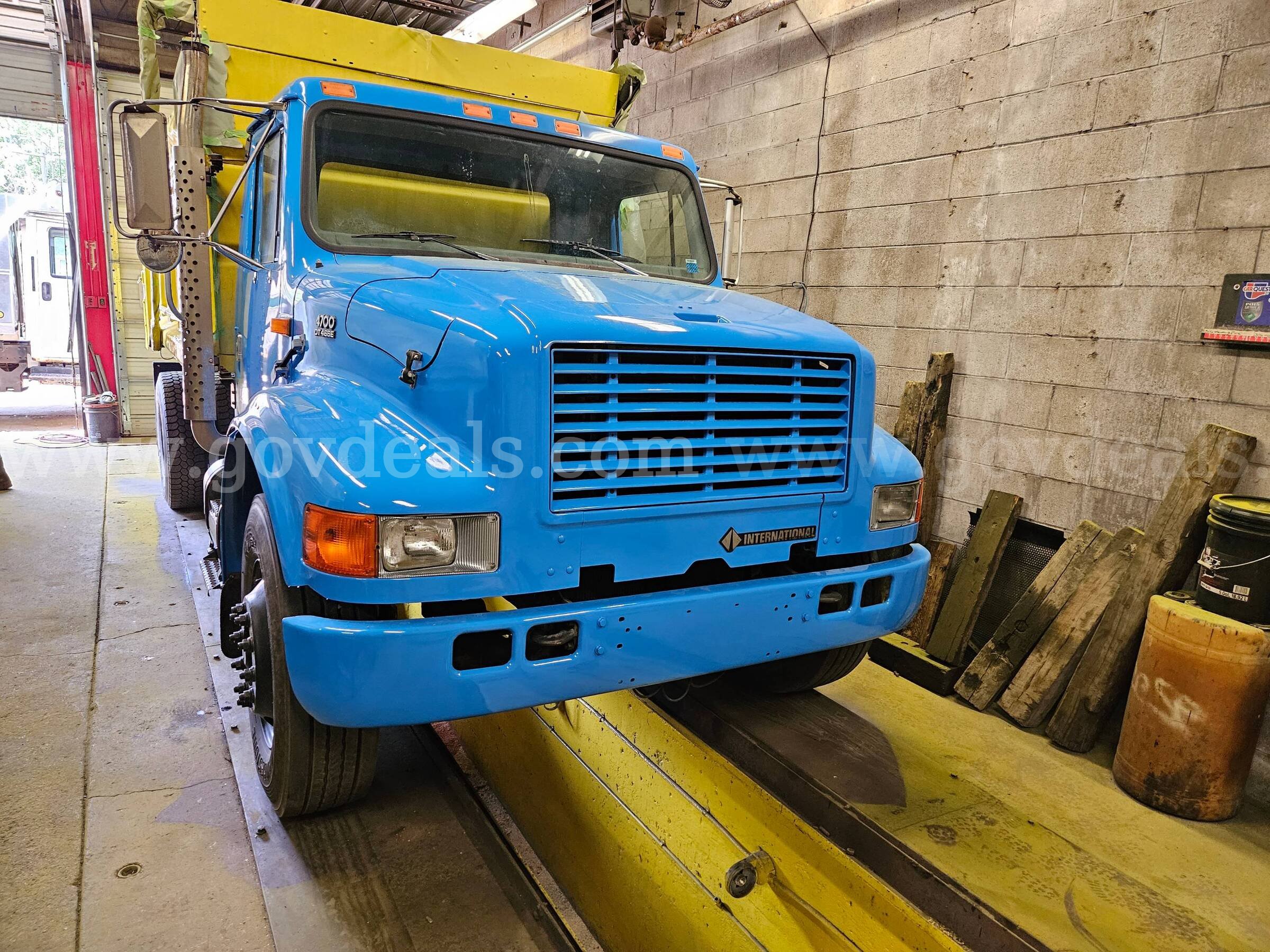 1999 International 4700 International 4700 Government Surplus Auction - Photo #2