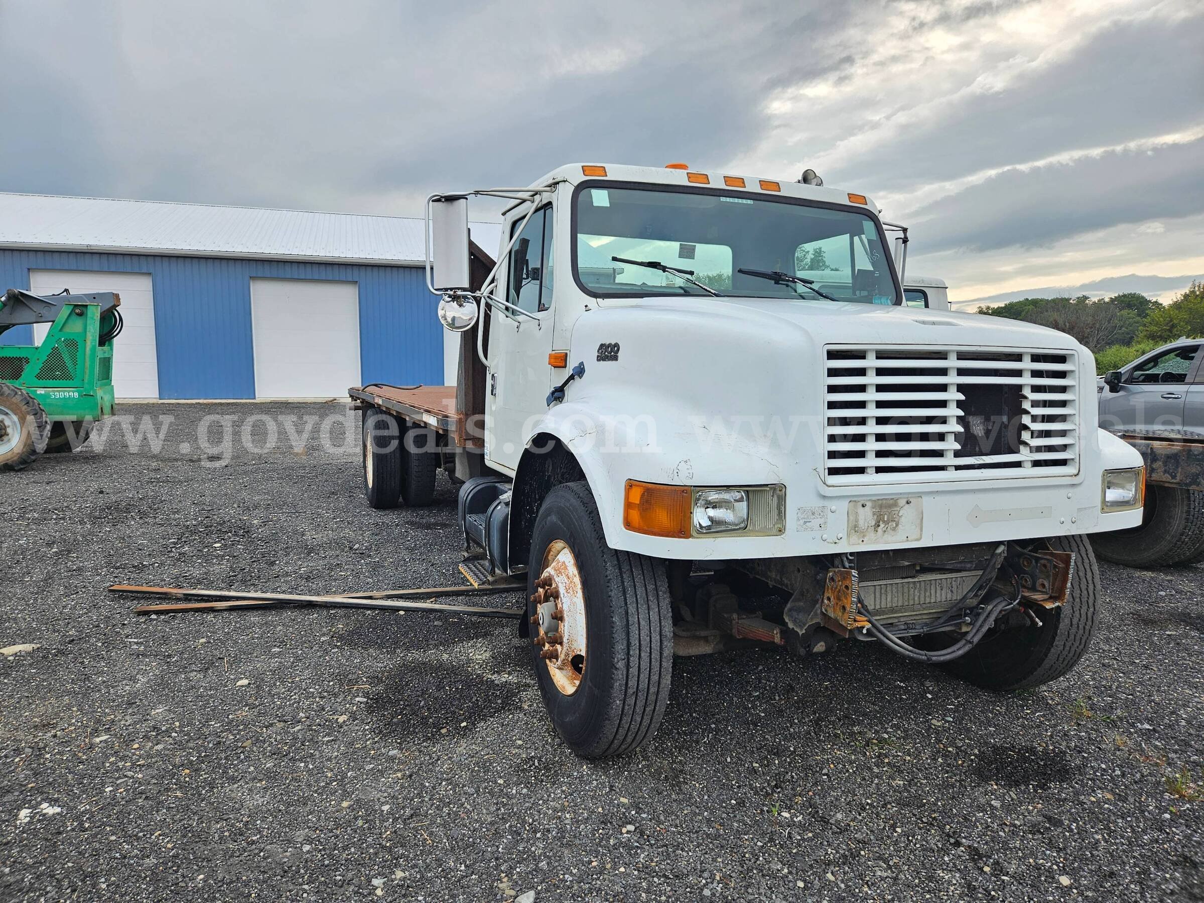 1995 International 4900 International 4900 Government Surplus Auction - Photo #2