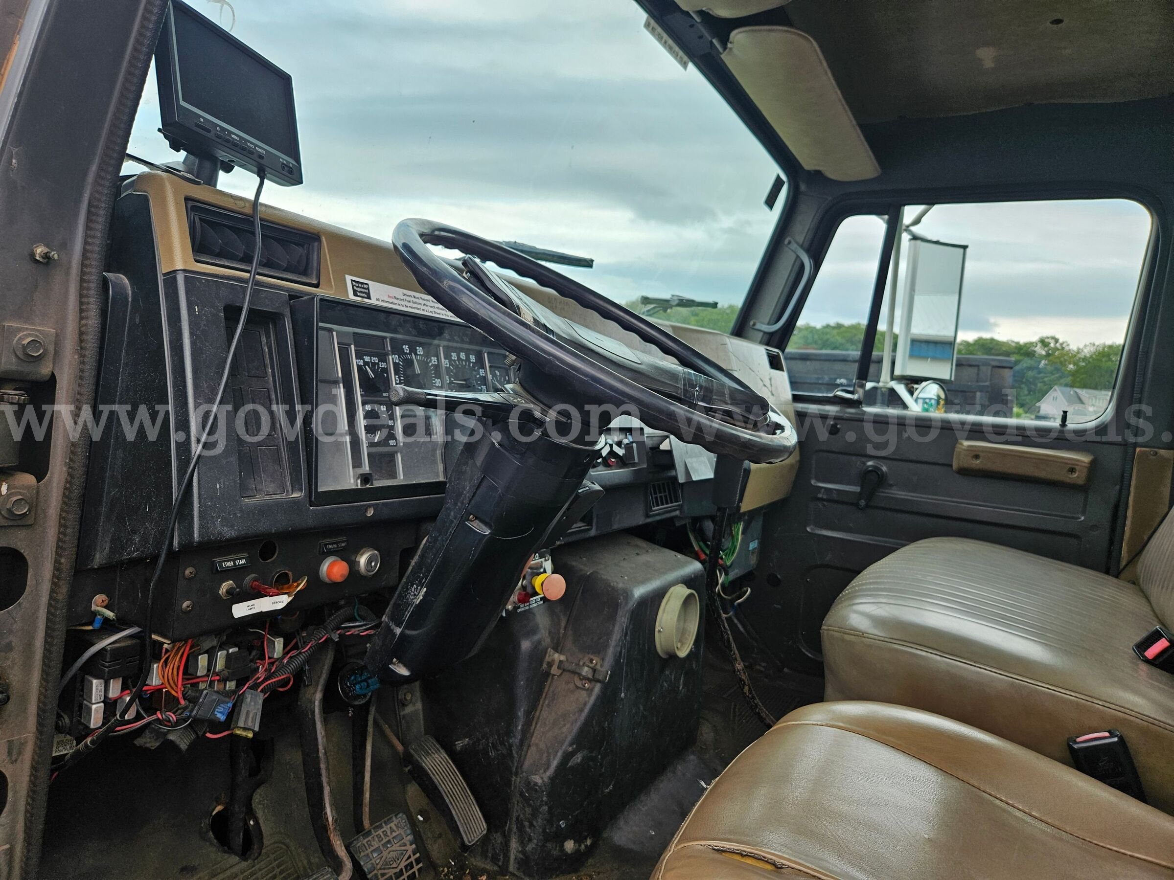 1995 International 4900 International 4900 Government Surplus Auction - Photo #6