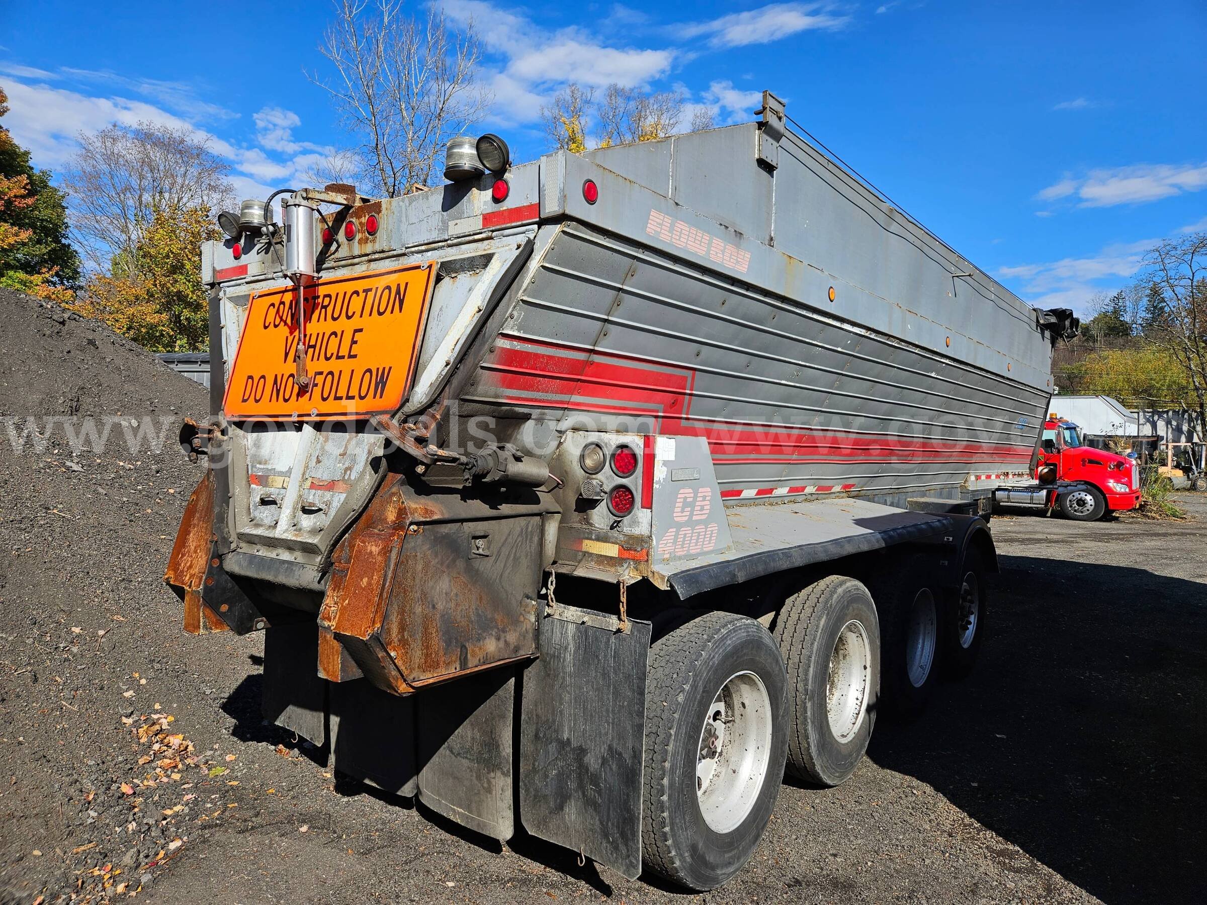(3) Flowboy Live Bottom Trailers Flow Boy MFG Live Bottom Trailer Government Surplus Auction - Primary Photo