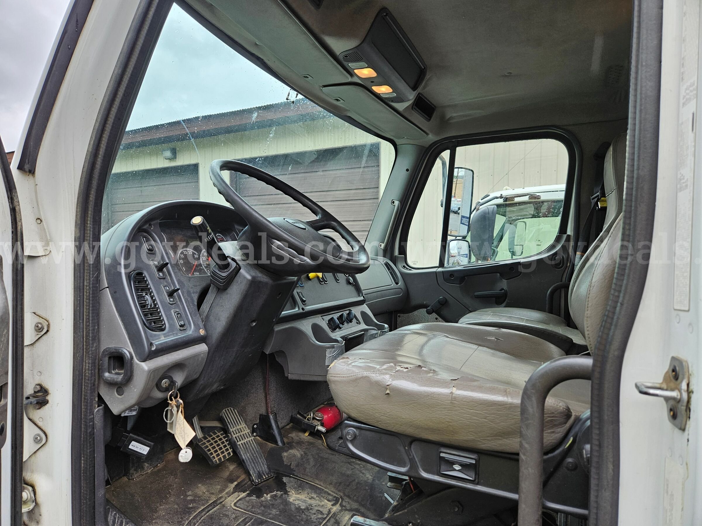 2015 Freightliner M2 106 Freightliner 106 Government Surplus Auction - Photo #4