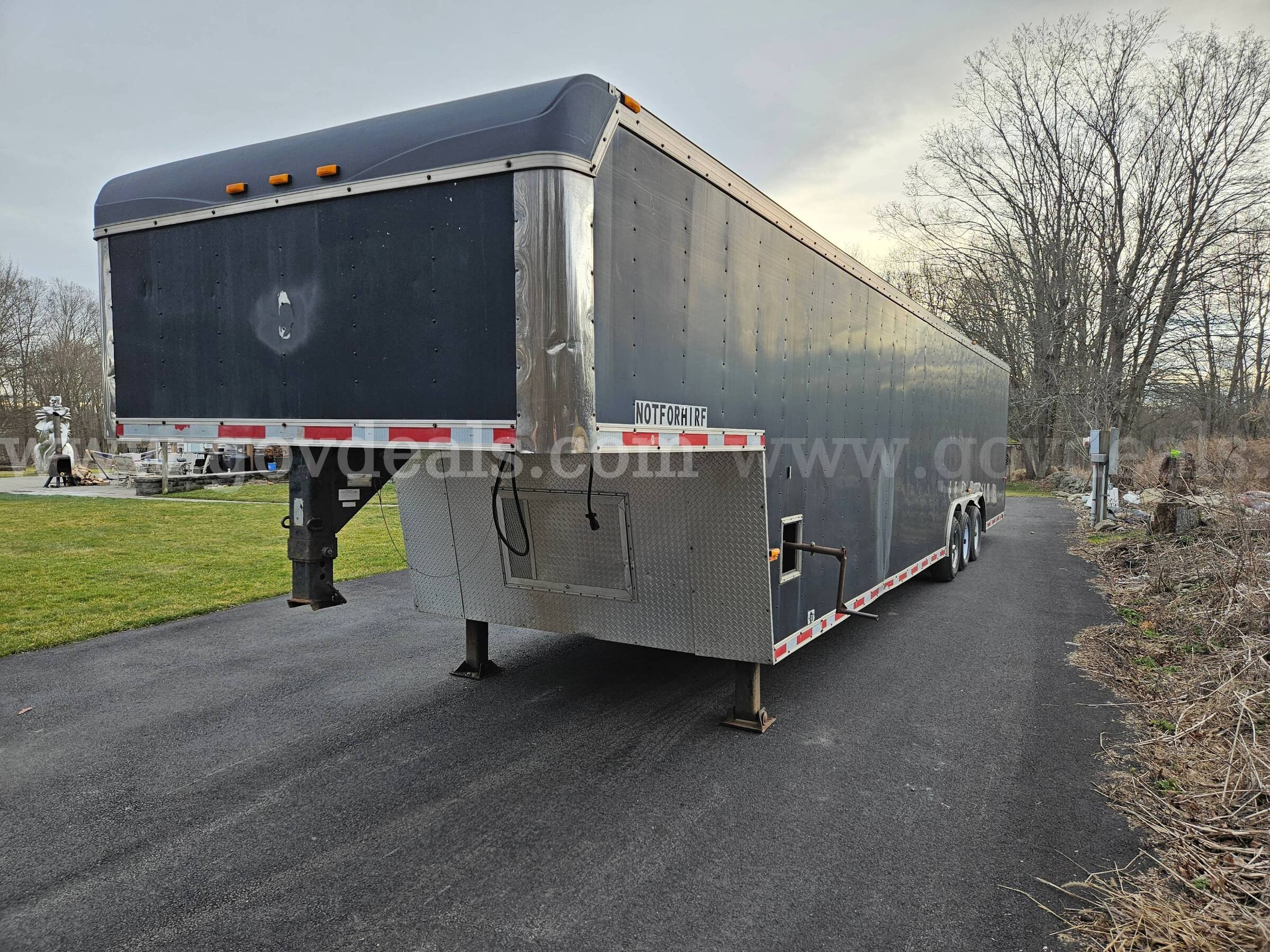 2000 US Cargo 40FT Enclosed Goose Neck Car Trailer U.S. Cargo 40FT Enclosed Car Trailer Government Surplus Auction - Primary Photo
