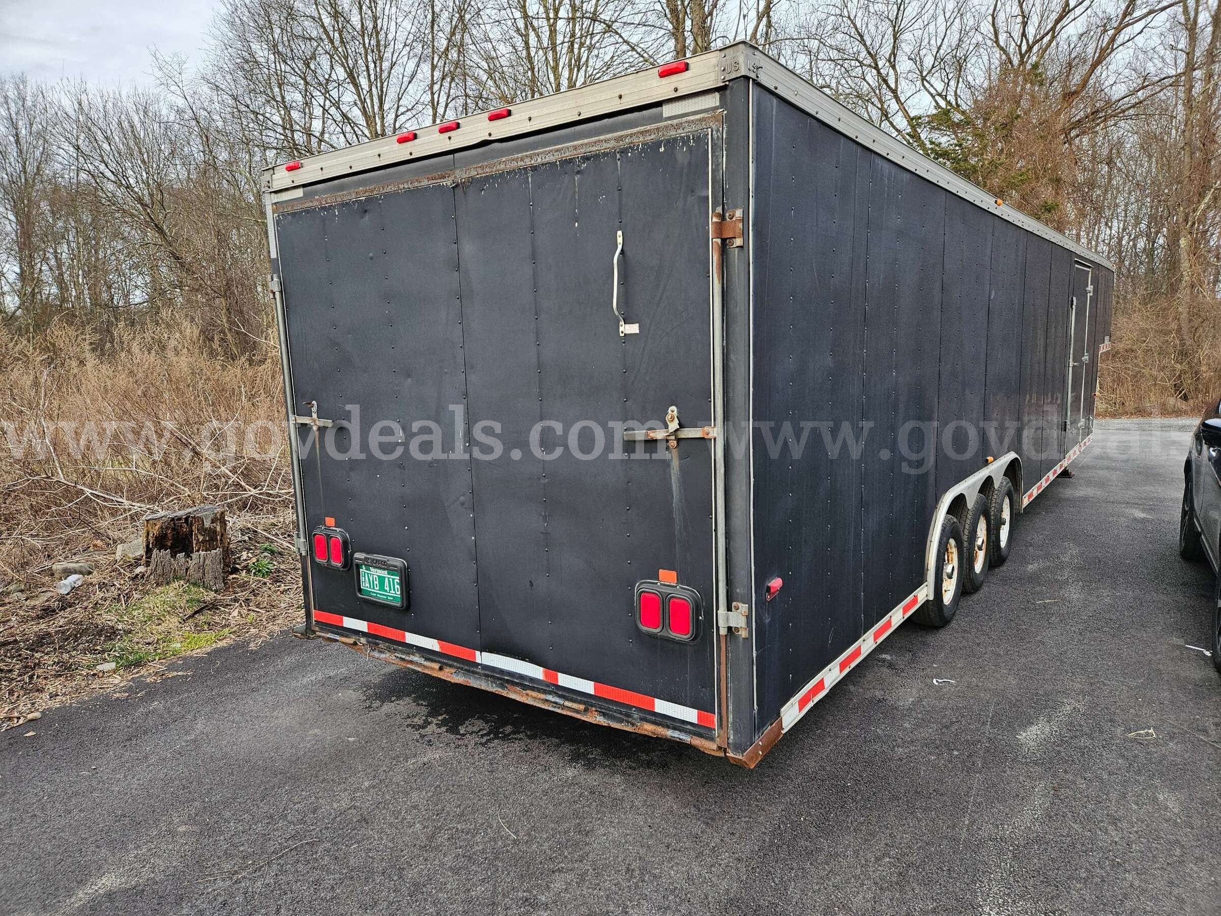 2000 US Cargo 40FT Enclosed Goose Neck Car Trailer U.S. Cargo 40FT Enclosed Car Trailer Government Surplus Auction - Photo #4